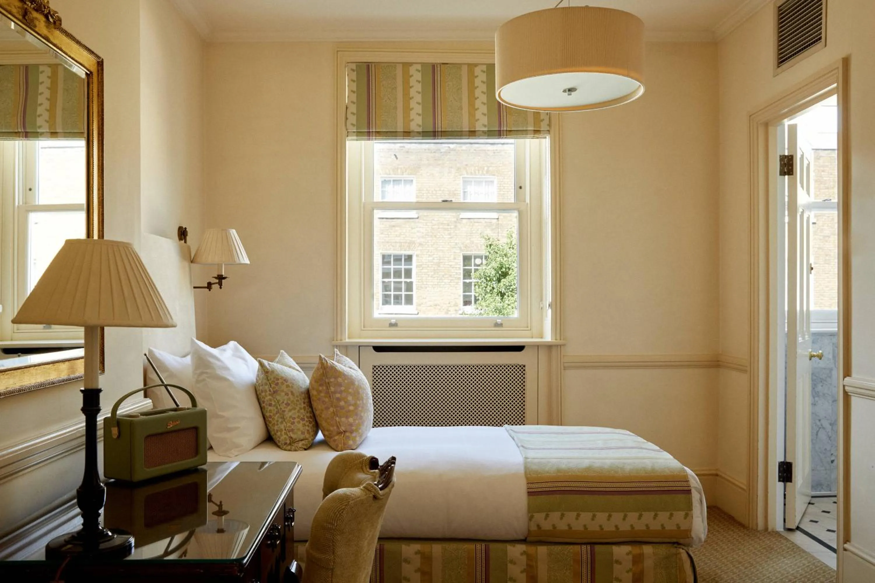 Bedroom, Bed in Durrants Hotel