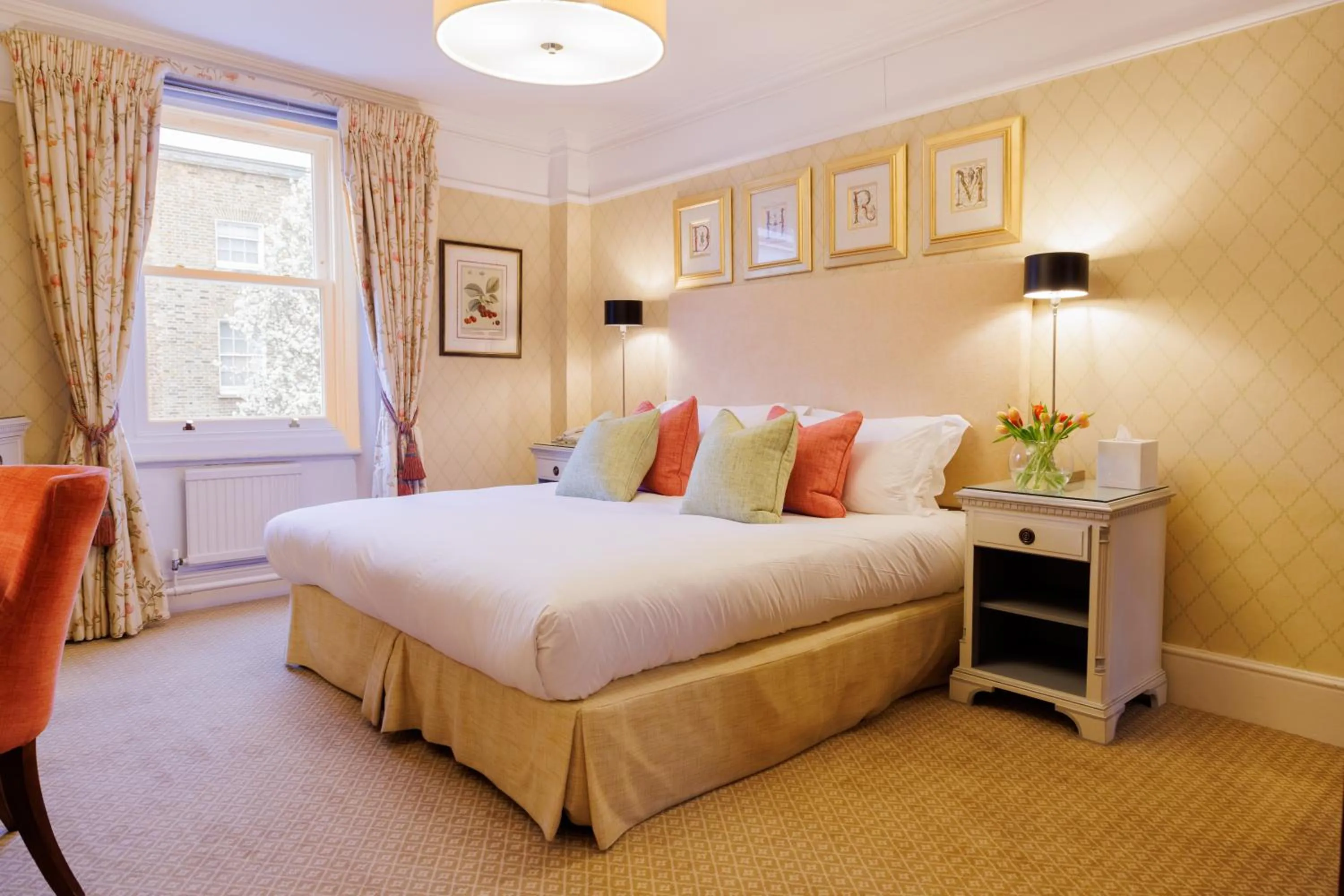 Bedroom, Bed in Durrants Hotel