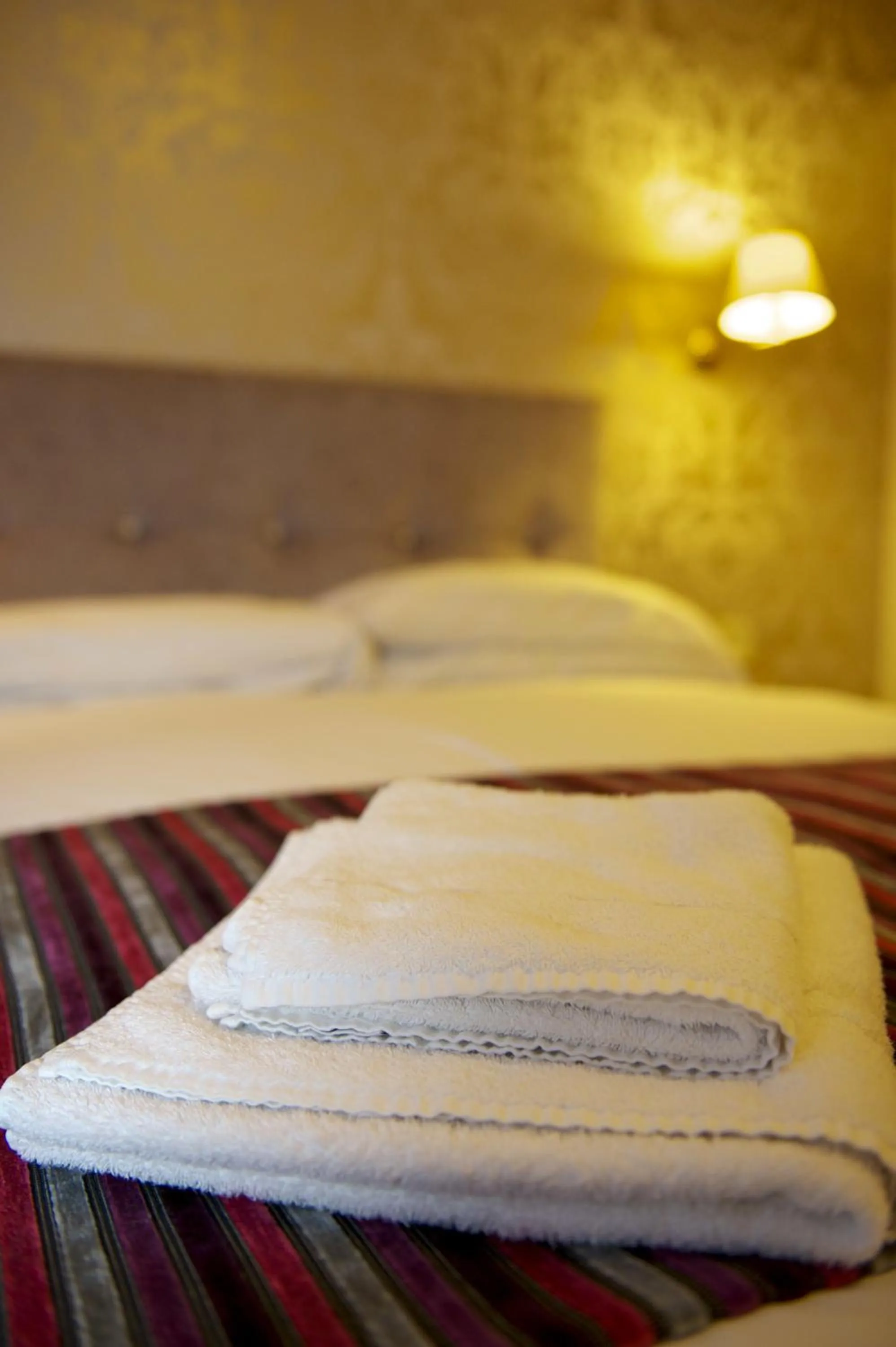 Bedroom, Bed in Strawberry Bank Hotel, NEC