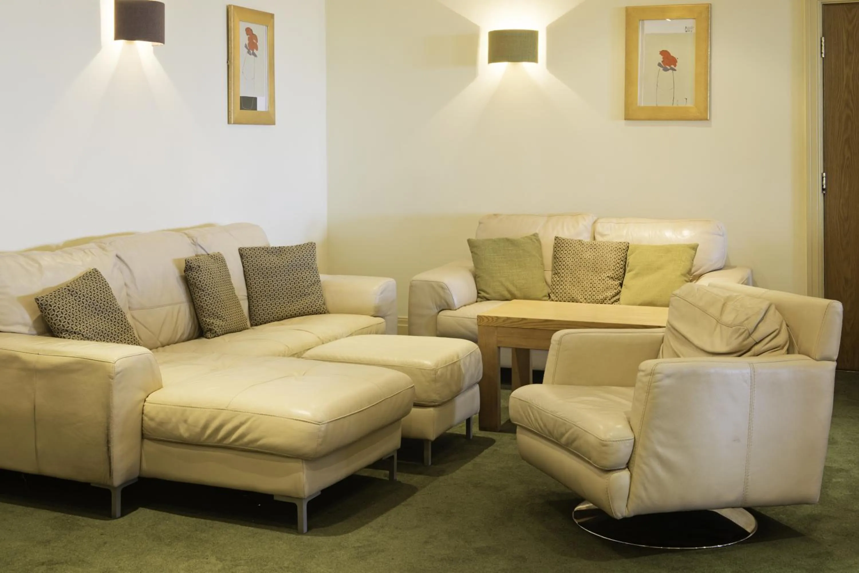 Lounge or bar in Carousel Hotel