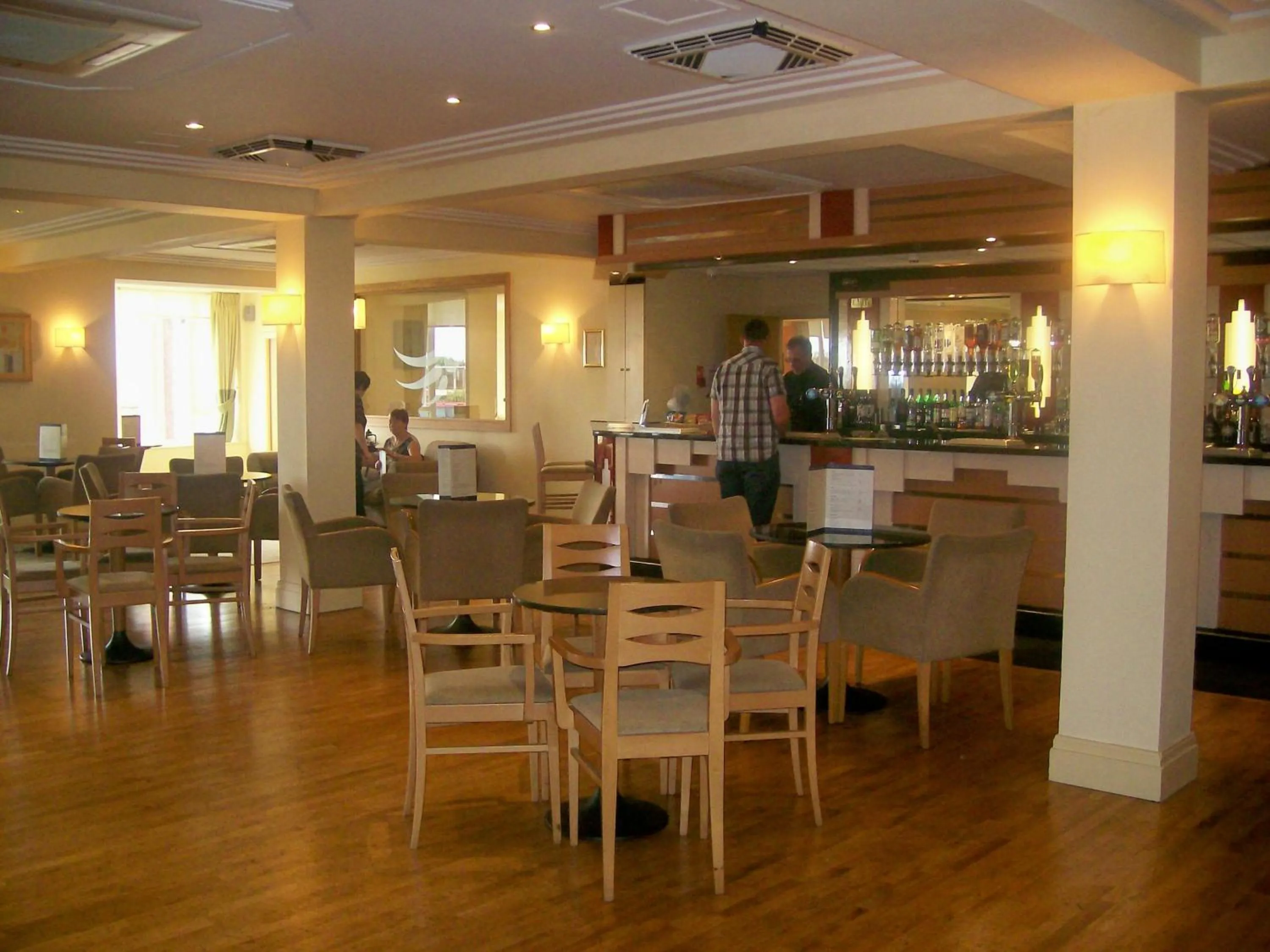 Restaurant/places to eat in Carousel Hotel