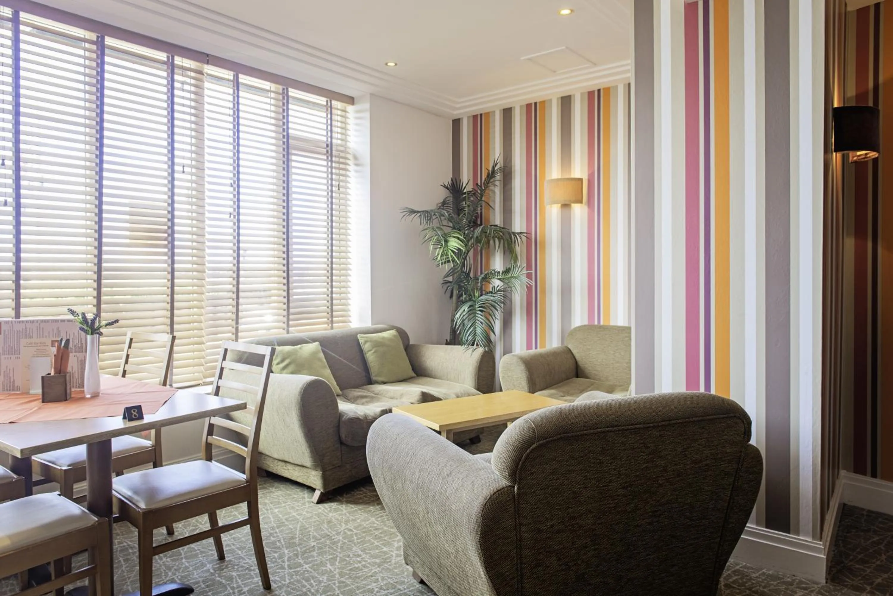 Lounge or bar in Carousel Hotel