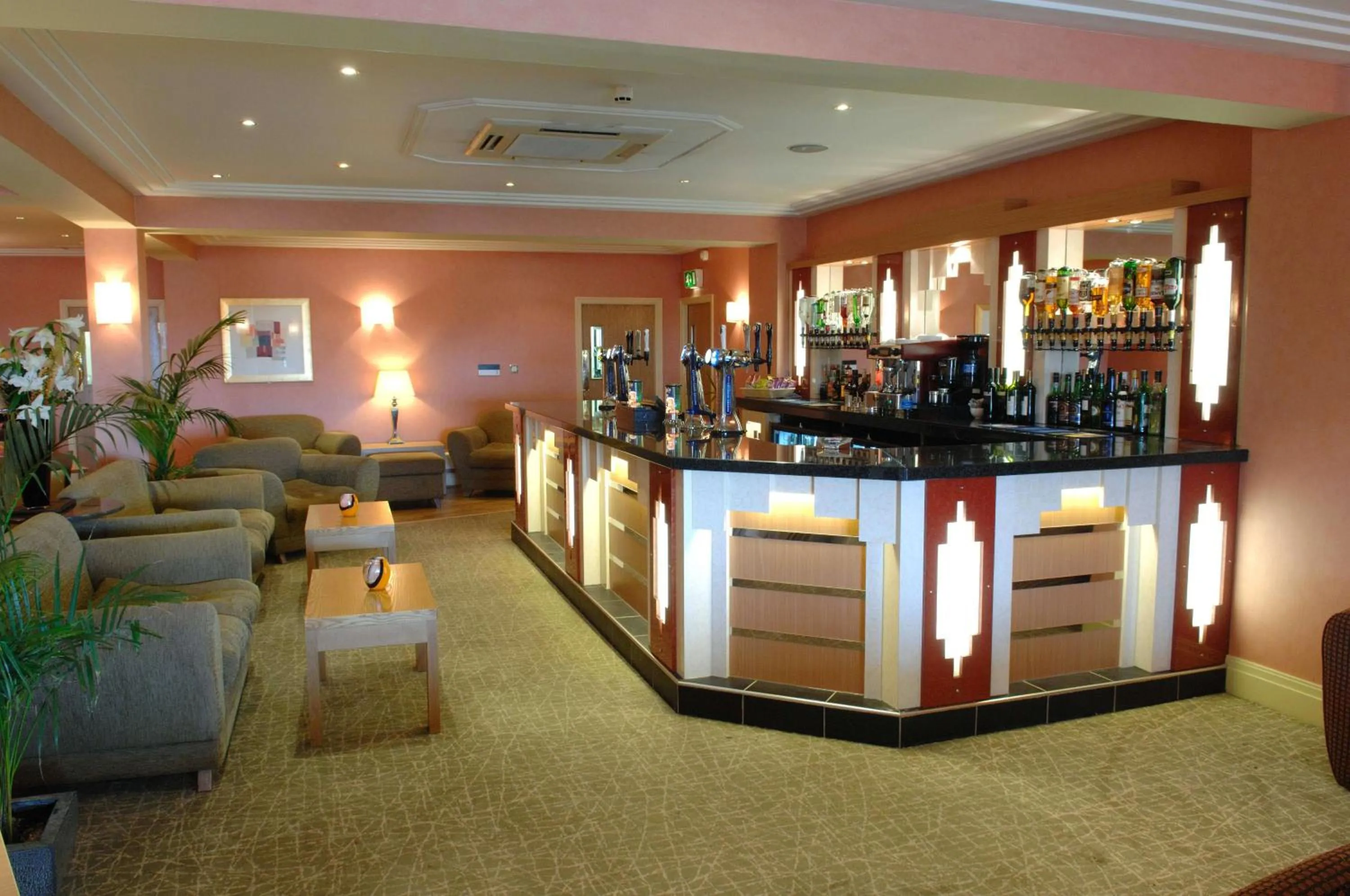 Lounge or bar in Carousel Hotel