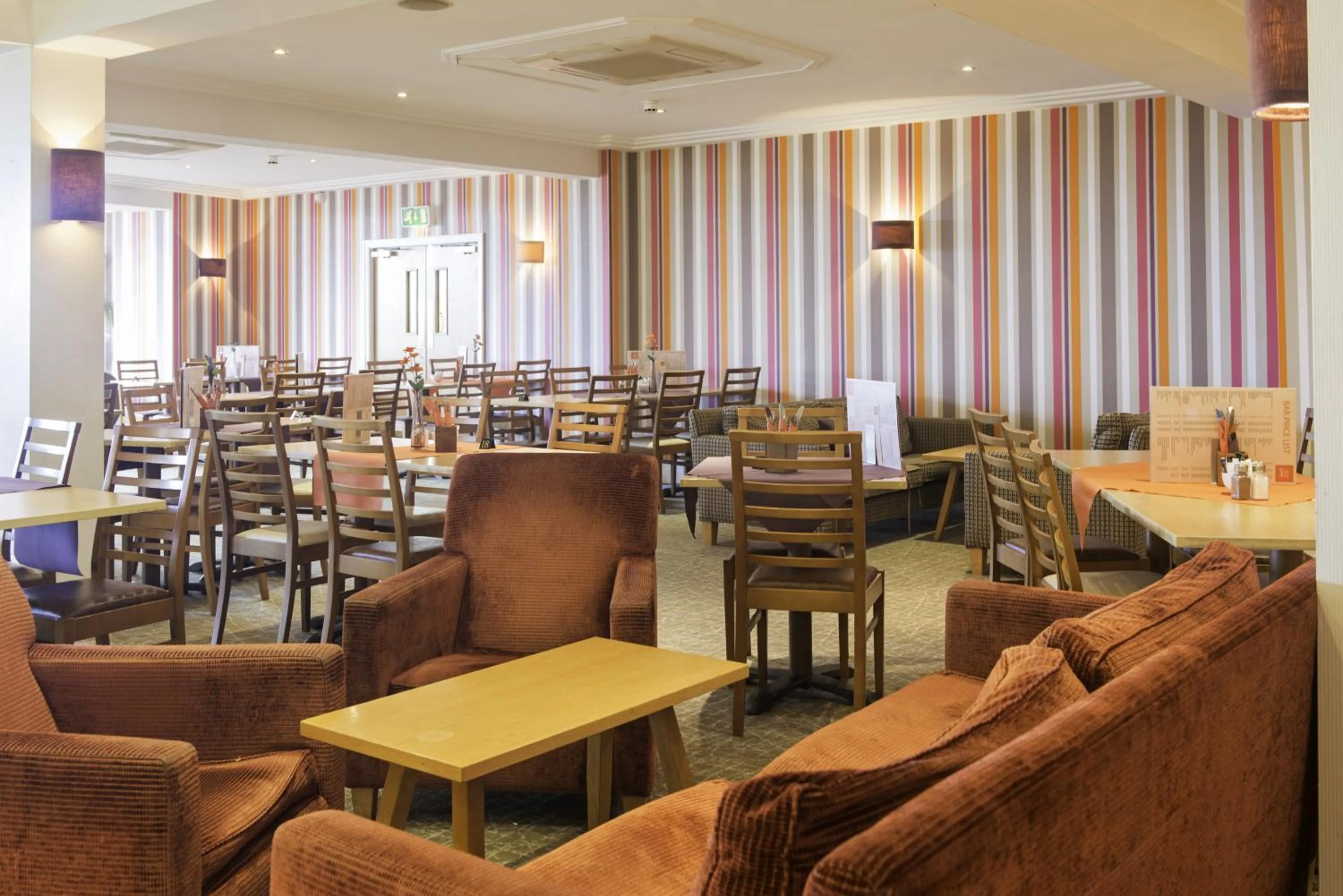 Lounge or bar in Carousel Hotel