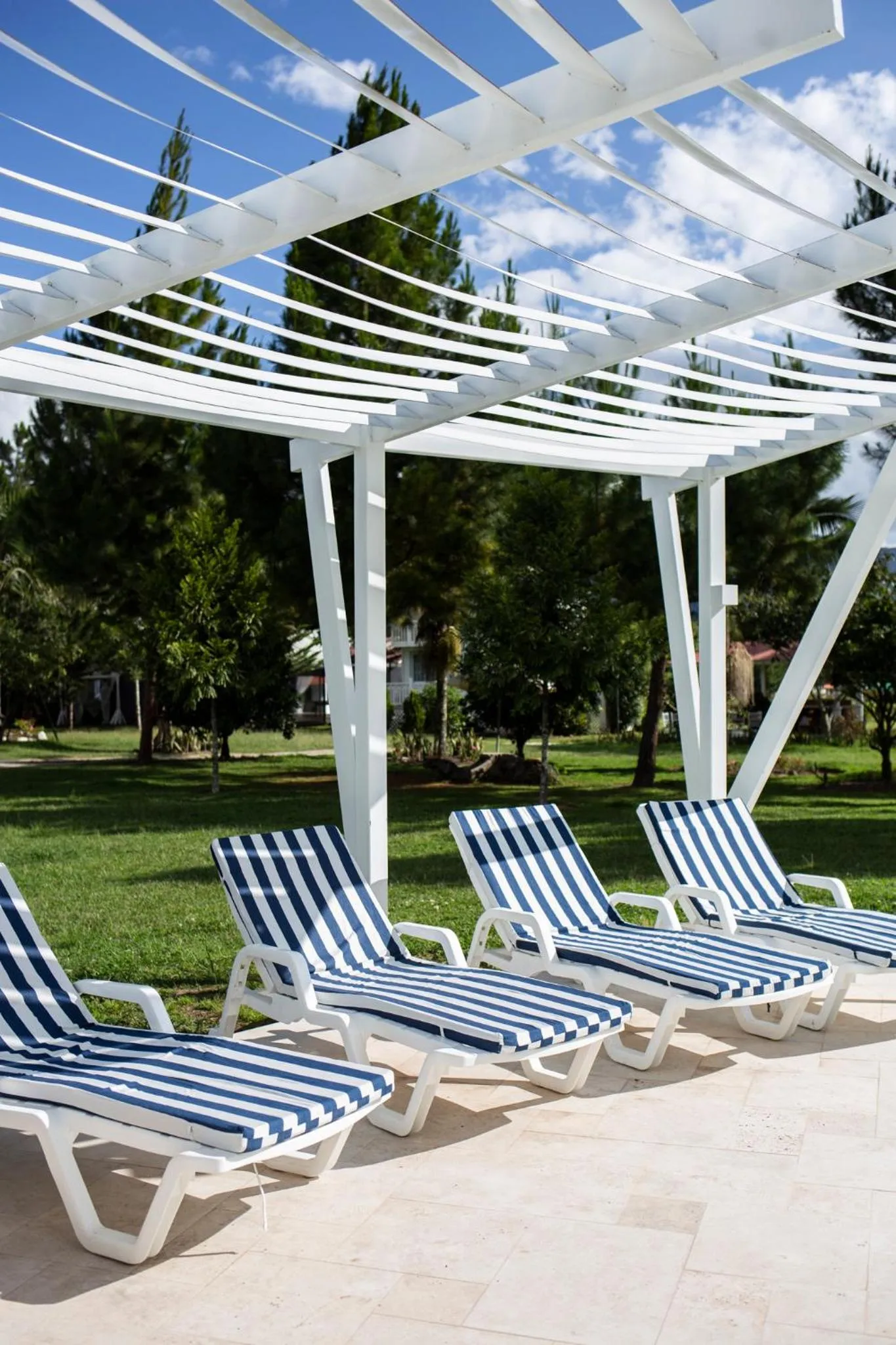 Swimming pool in Cemayu Lodge