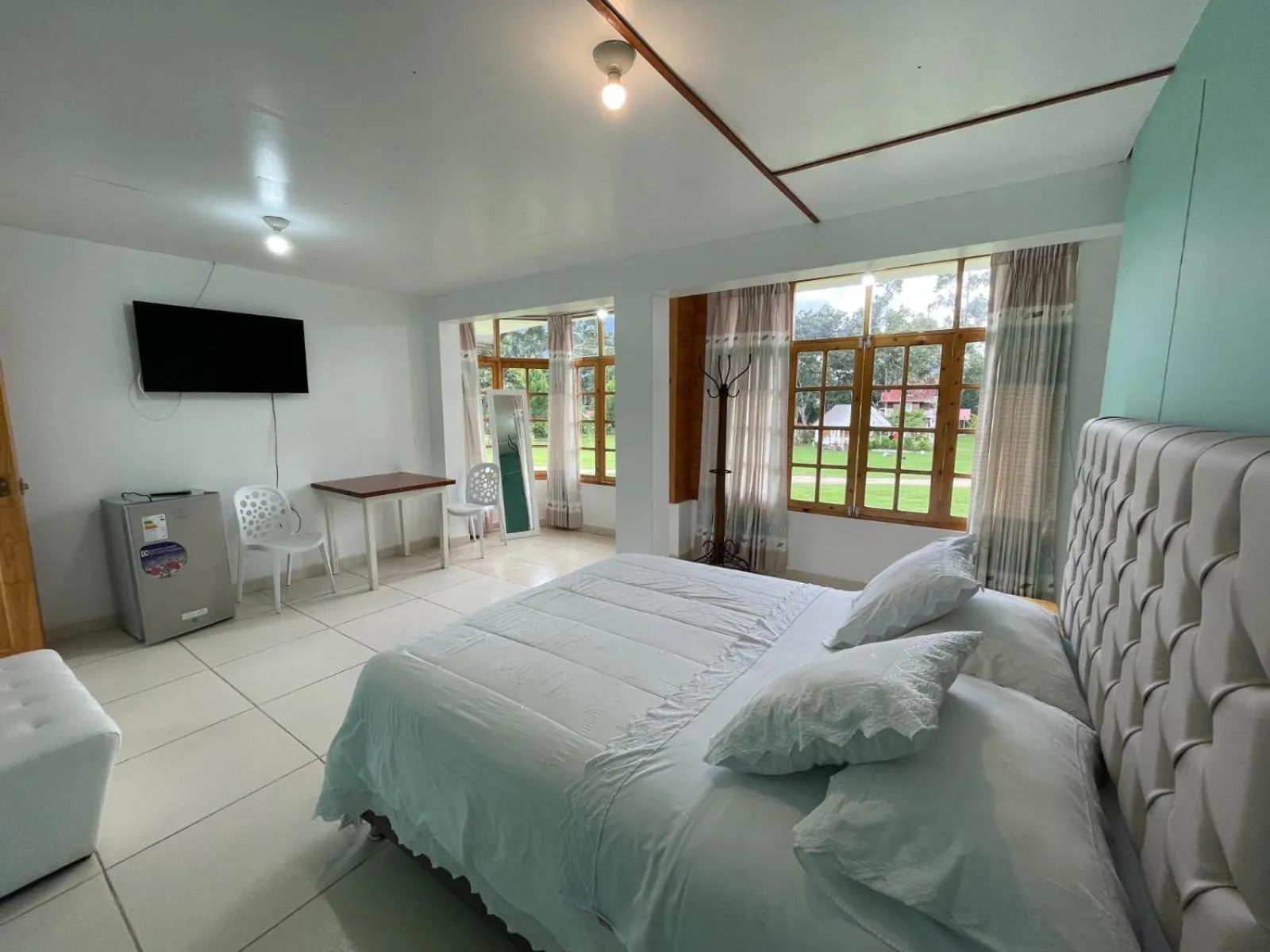 Photo of the whole room, Bed in Cemayu Lodge