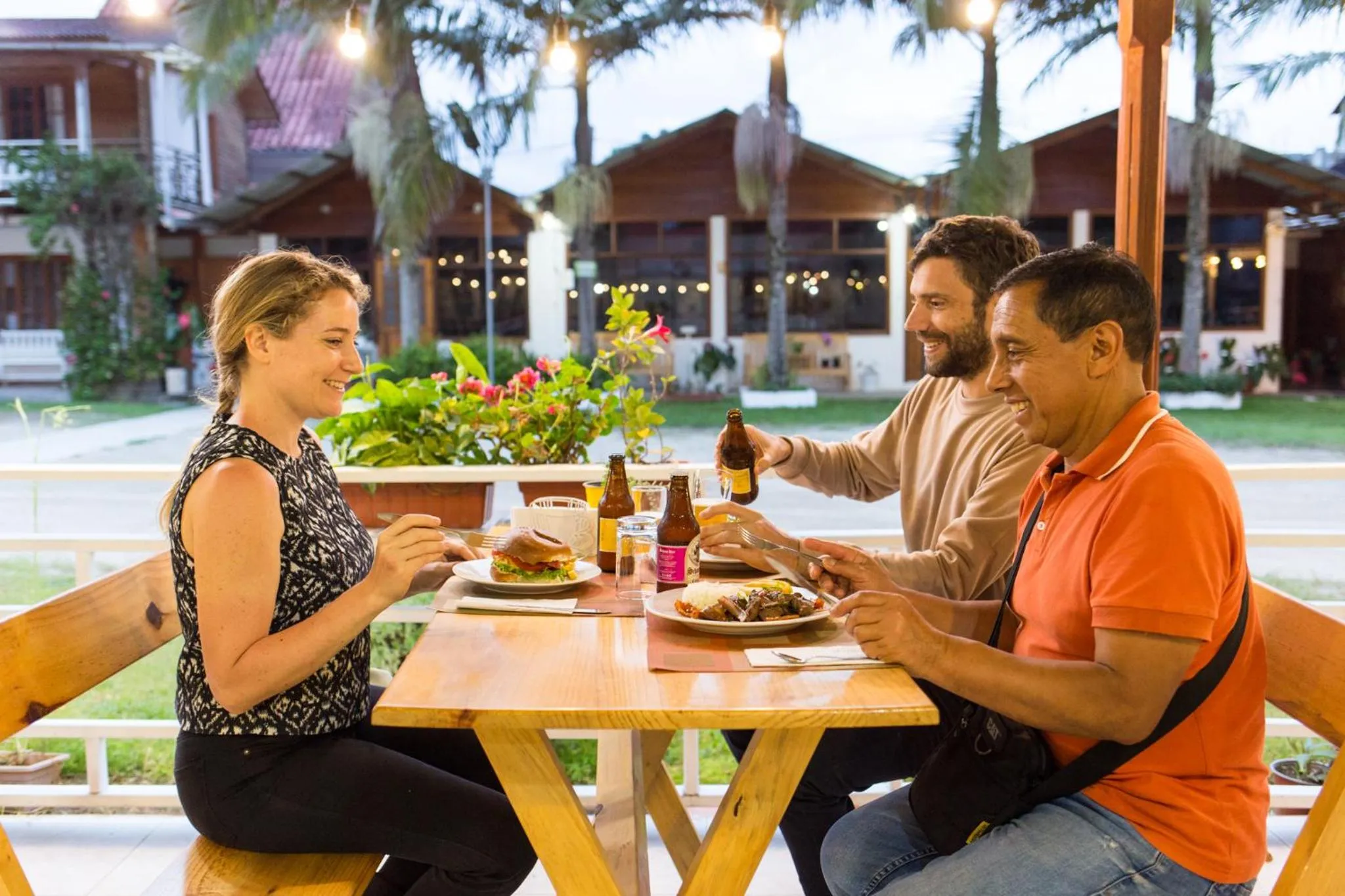 Restaurant/places to eat in Cemayu Lodge