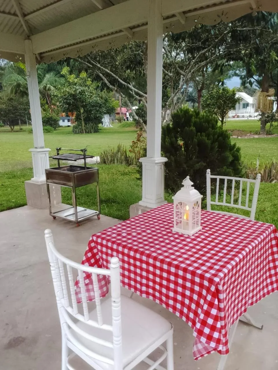 BBQ facilities in Cemayu Lodge