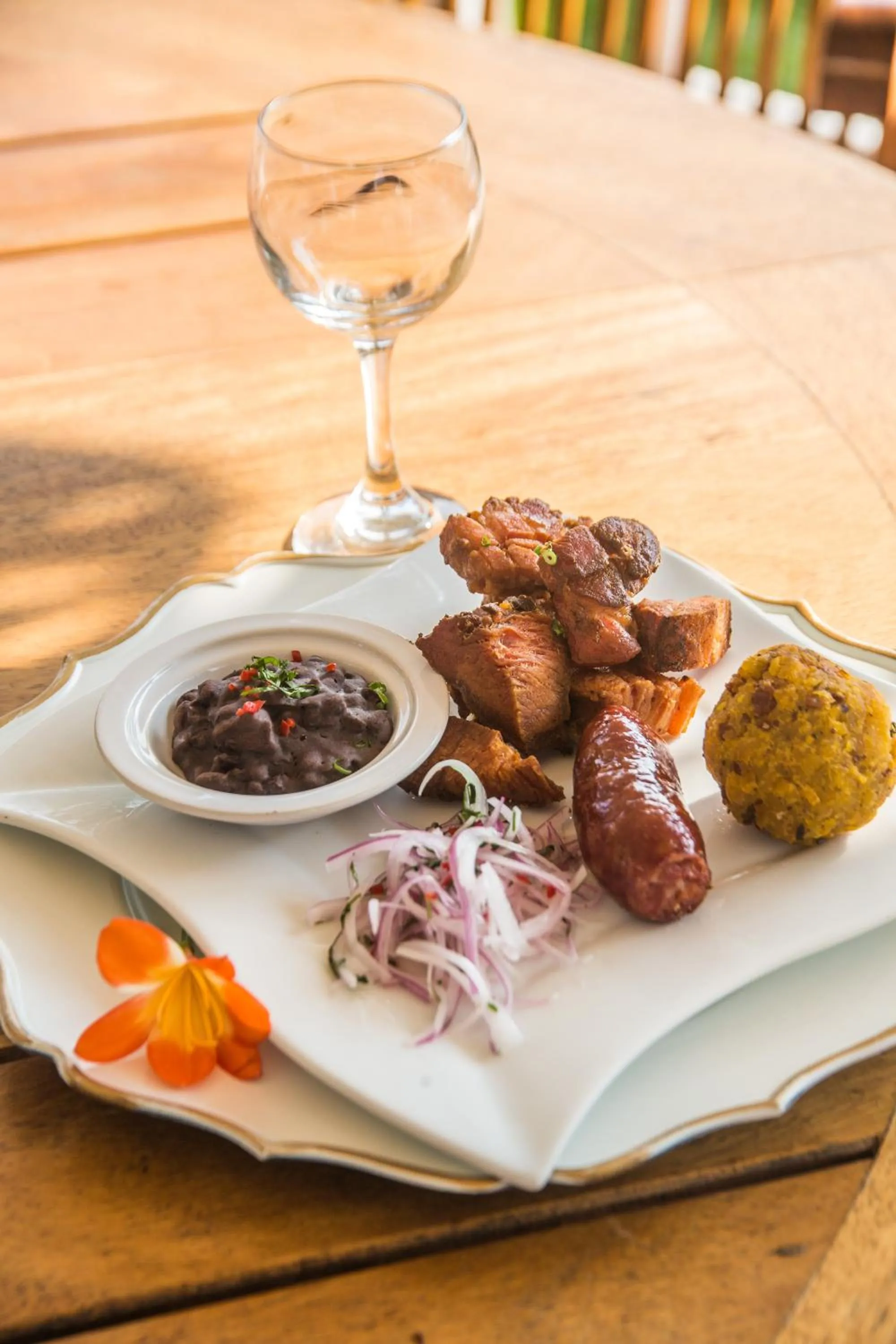 Restaurant/places to eat in Cemayu Lodge