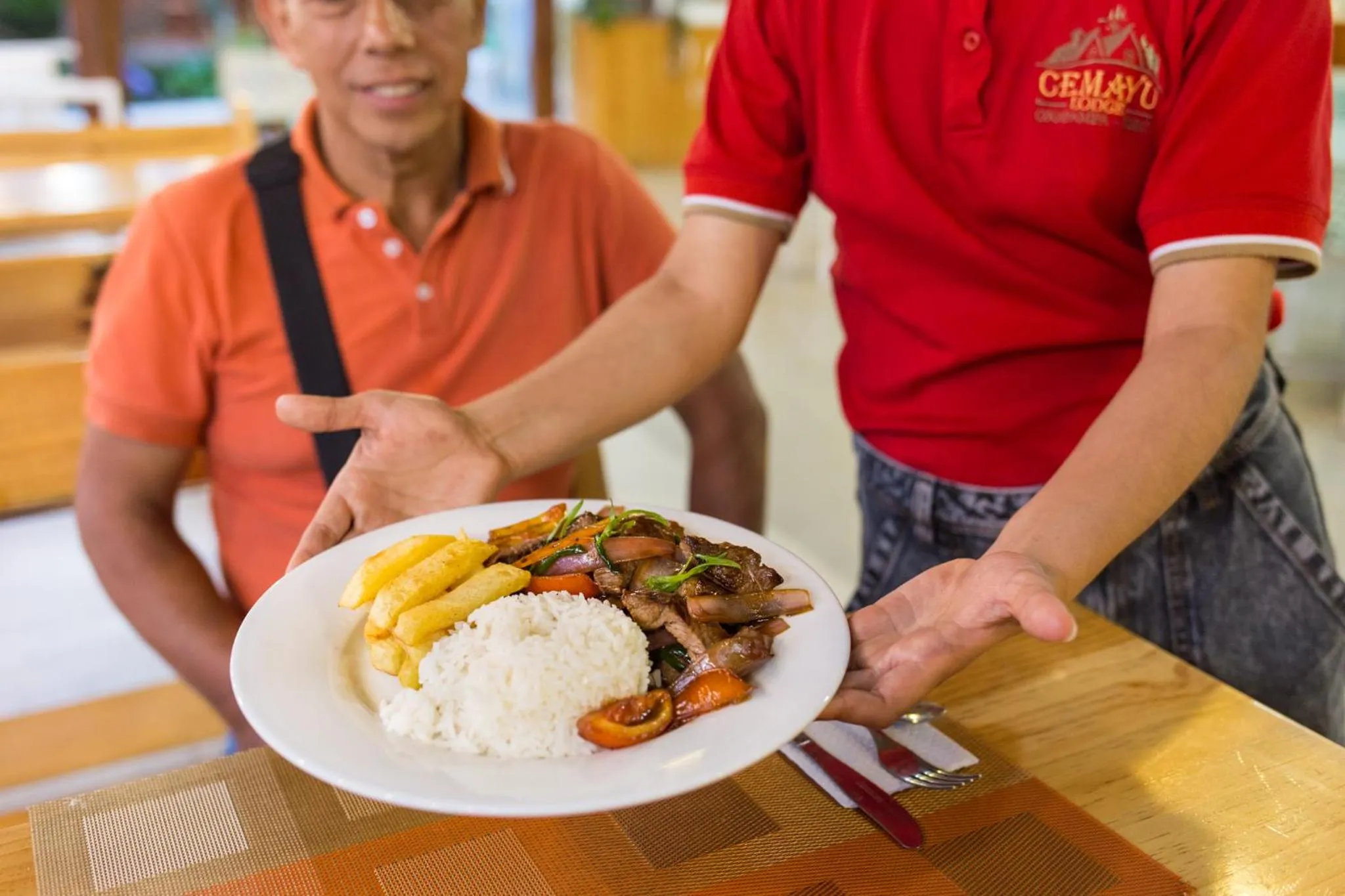 Restaurant/places to eat in Cemayu Lodge