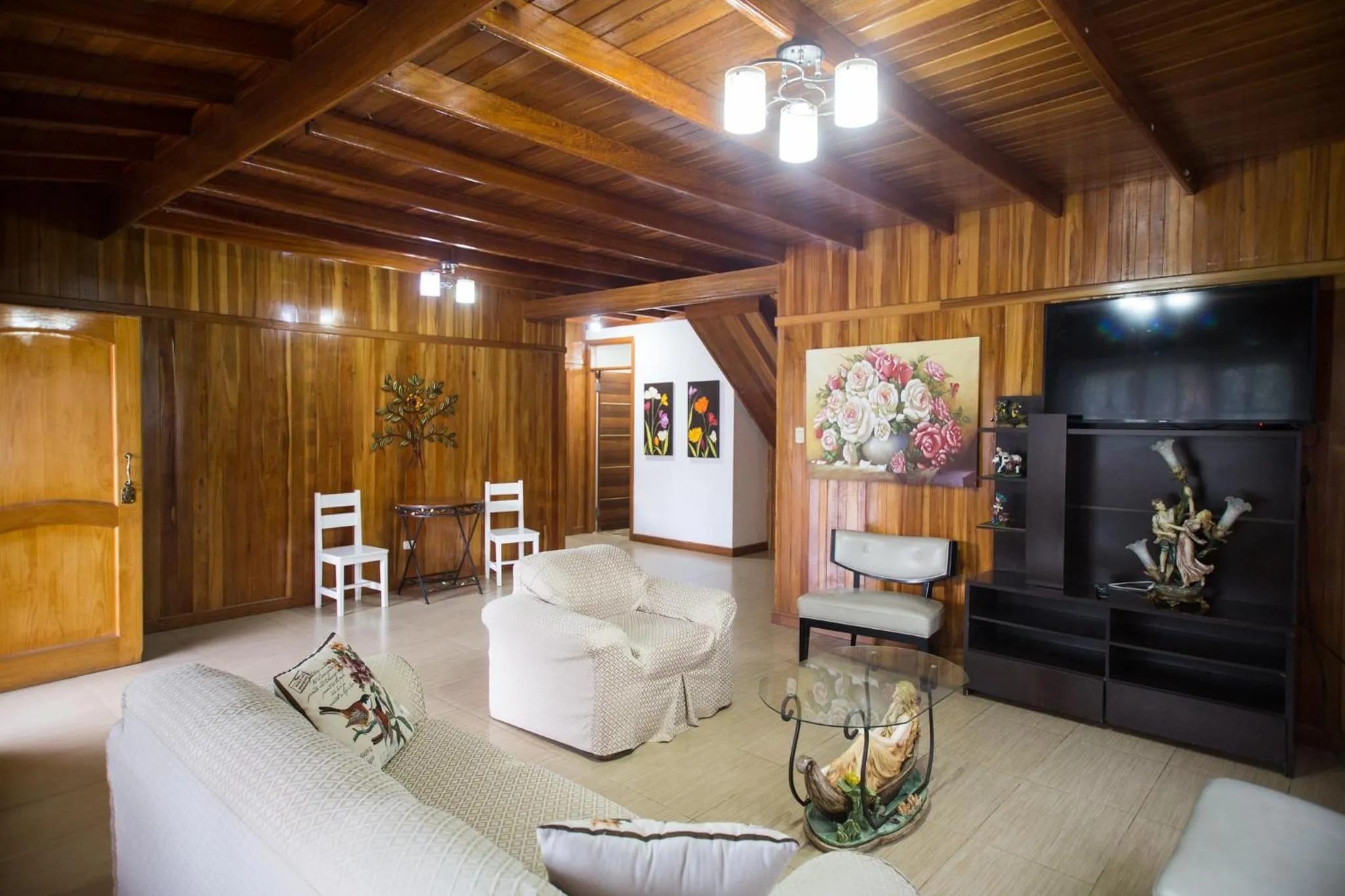 Living room in Cemayu Lodge