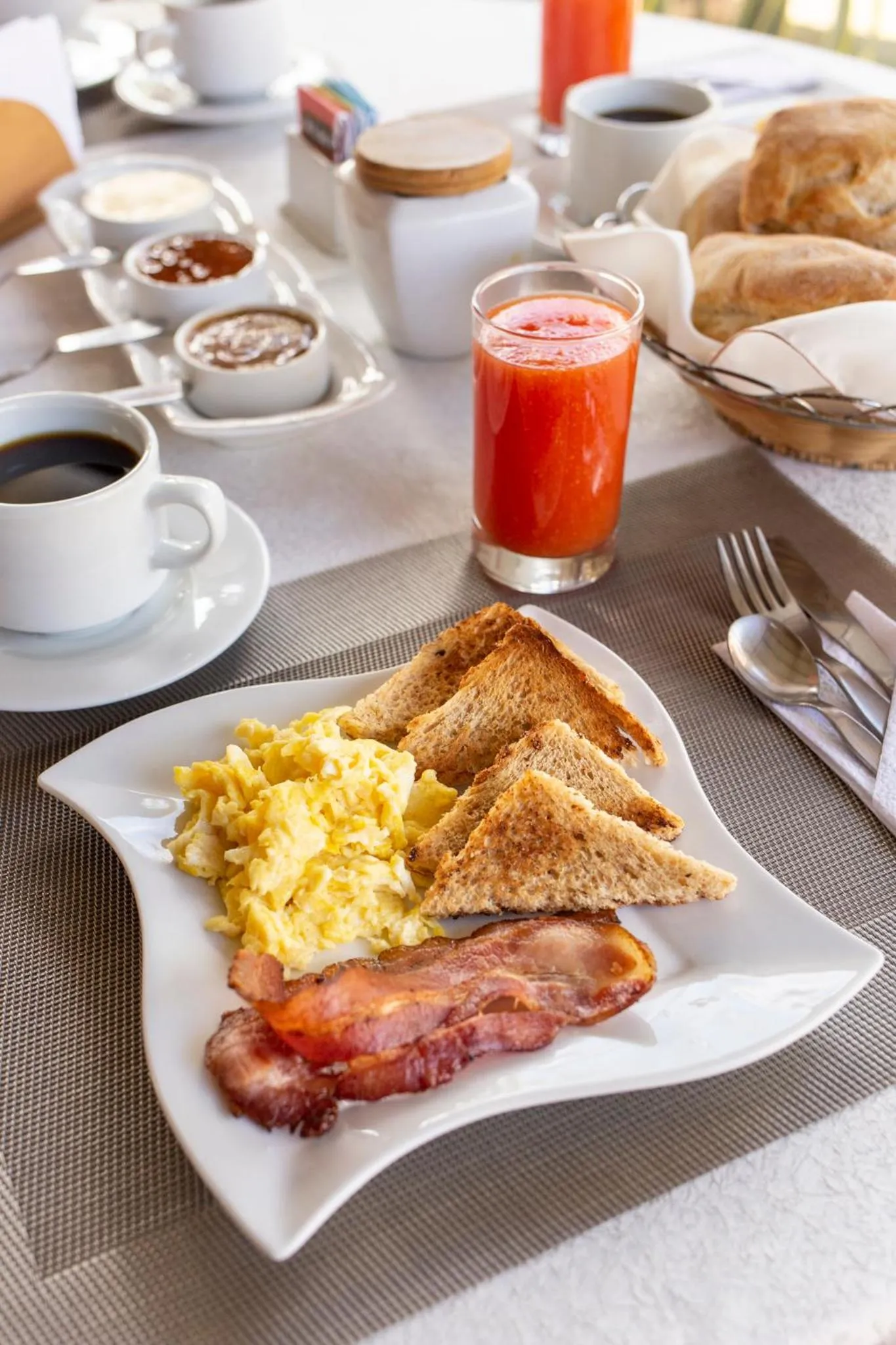 Breakfast in Cemayu Lodge