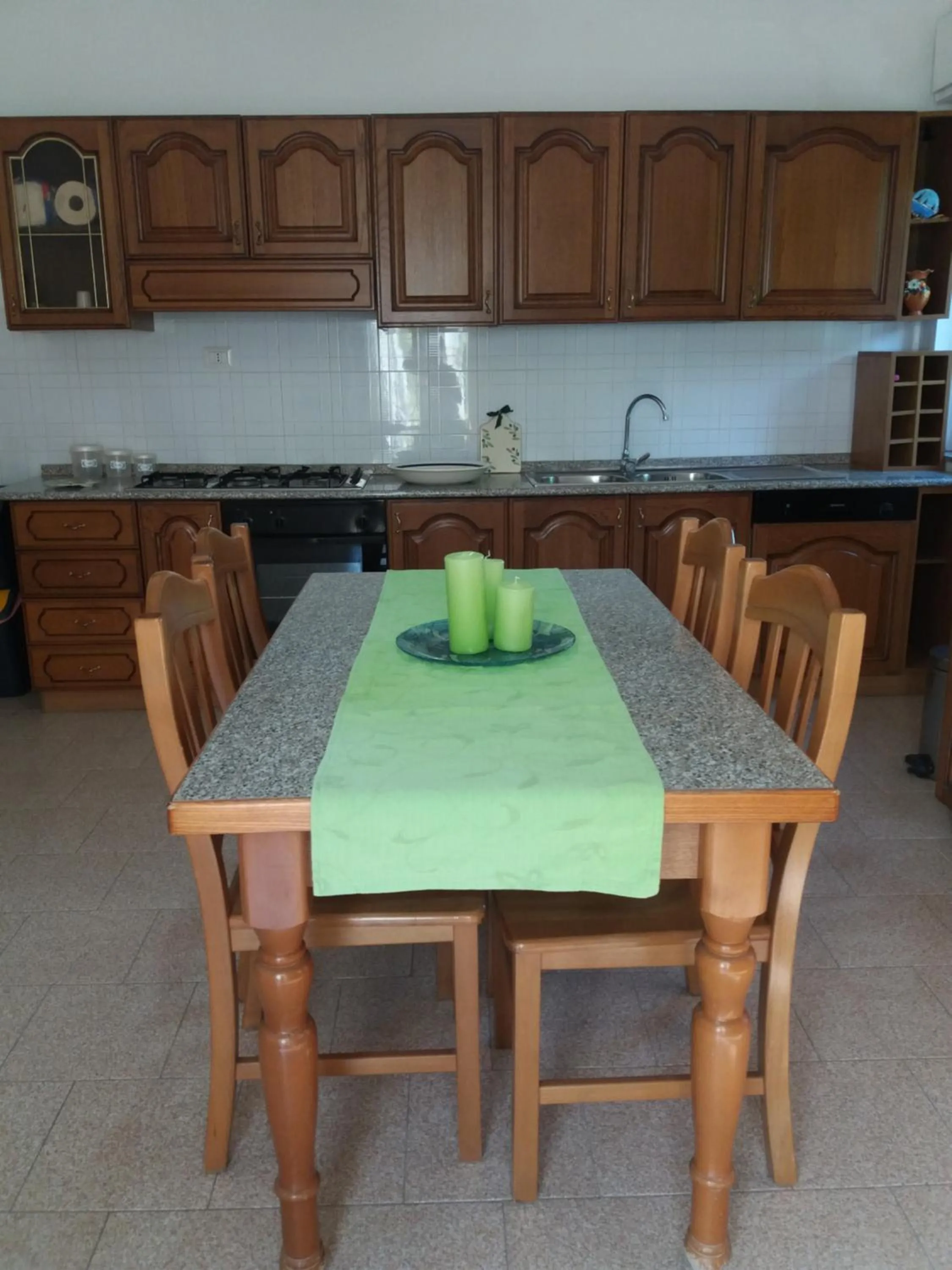 Communal kitchen in Casa Fronte Gole Alcantara
