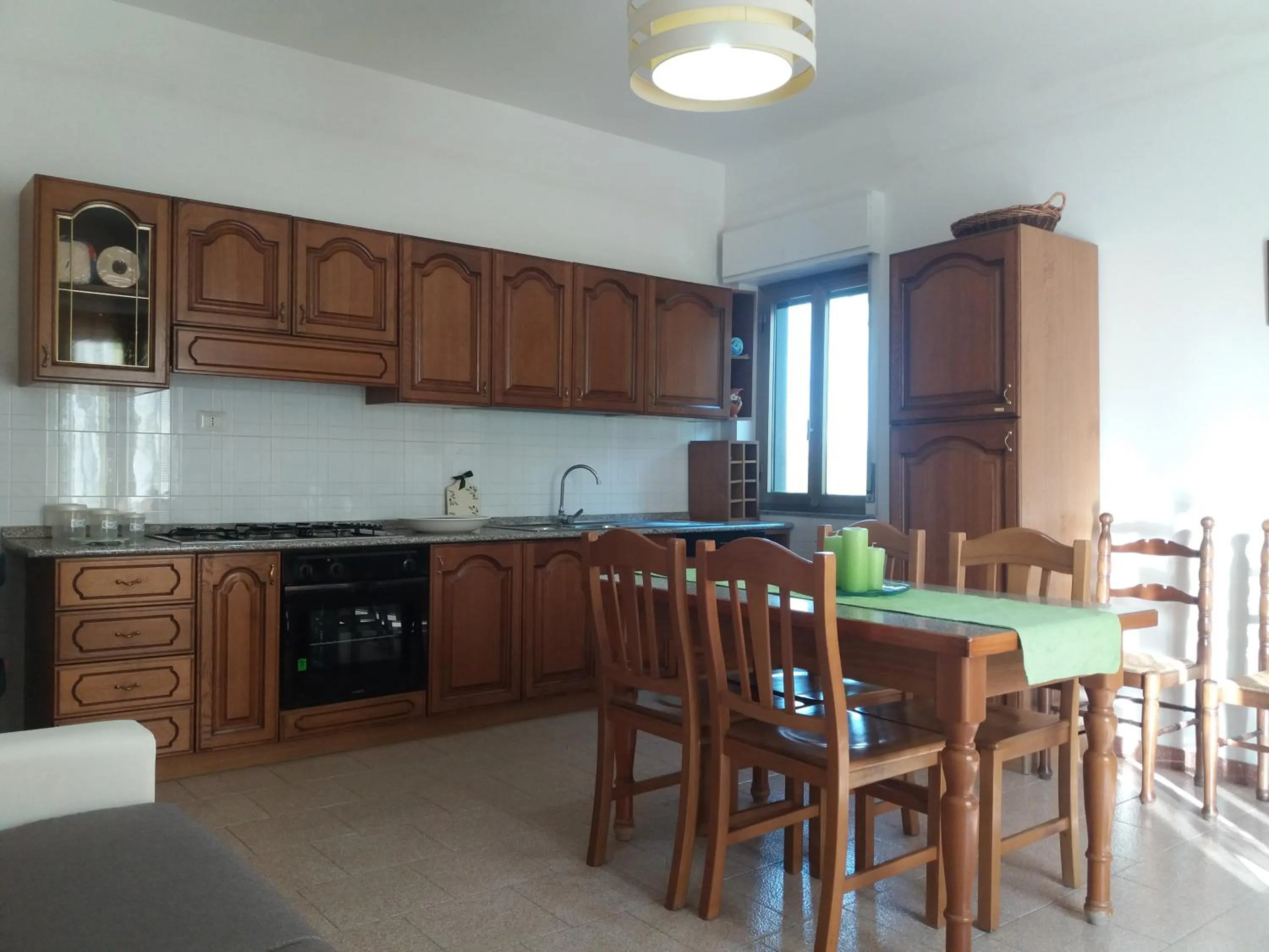 Communal kitchen in Casa Fronte Gole Alcantara