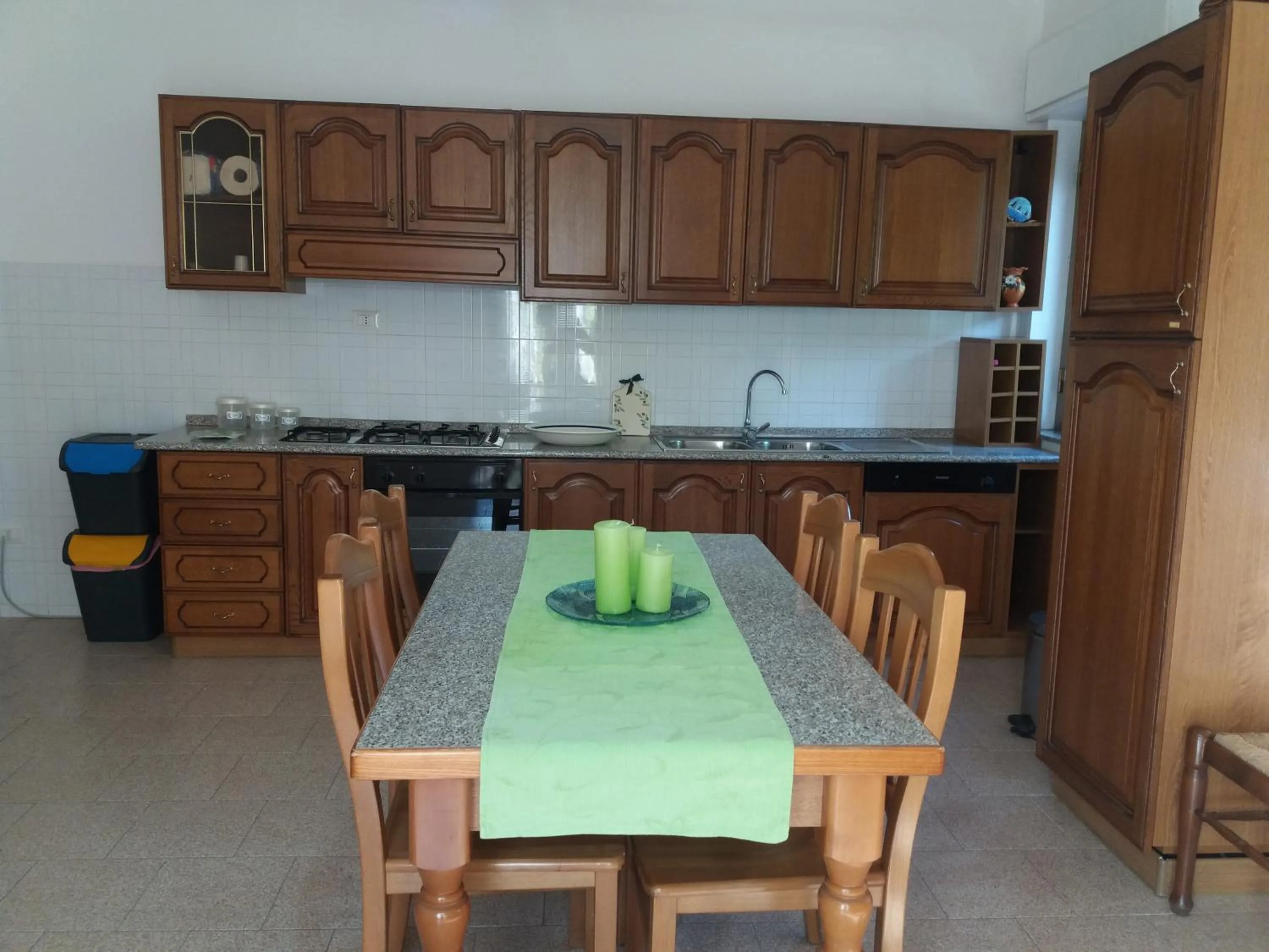 Communal kitchen in Casa Fronte Gole Alcantara