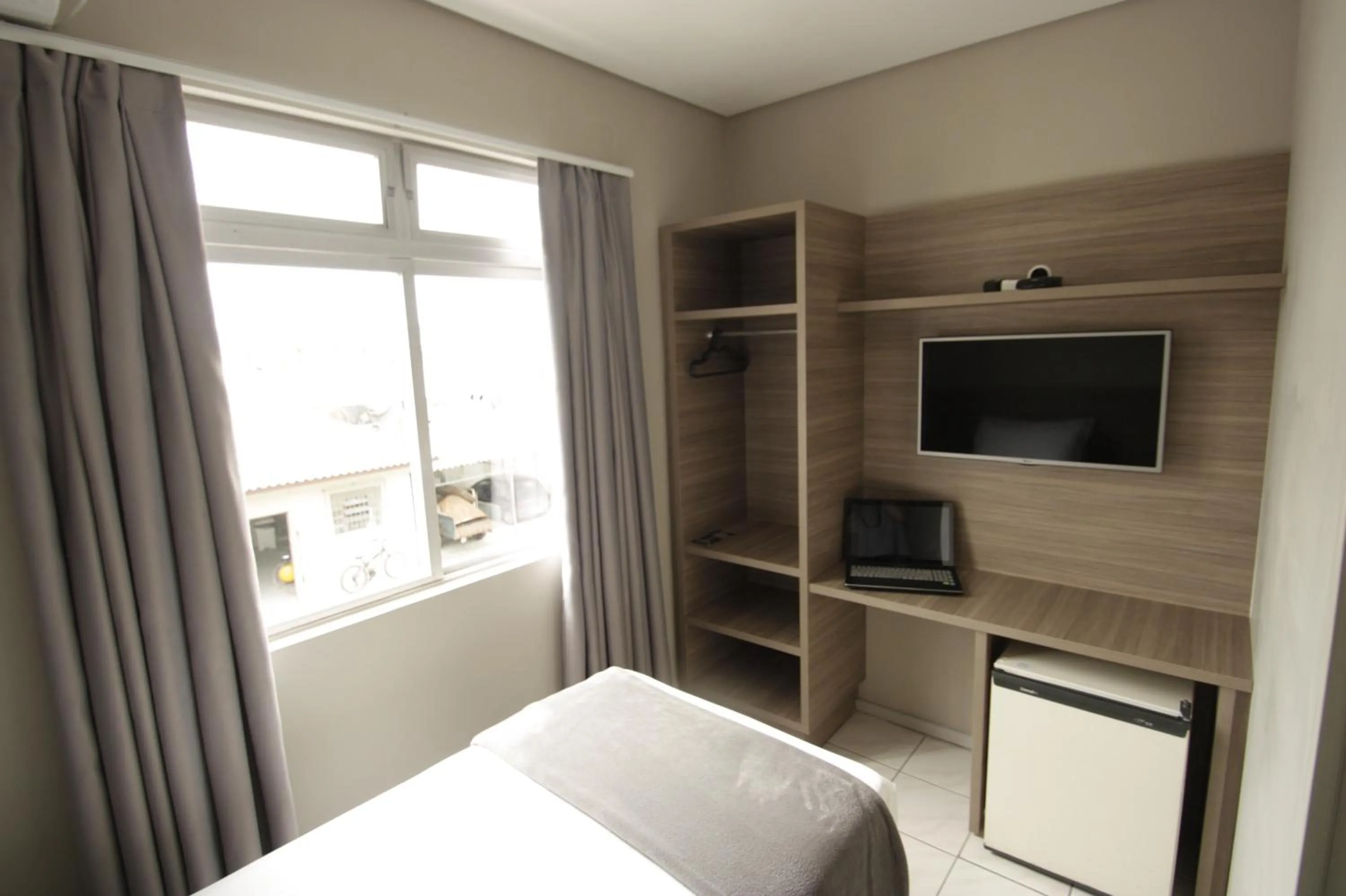 Bed in Kennedy Slim Hotel