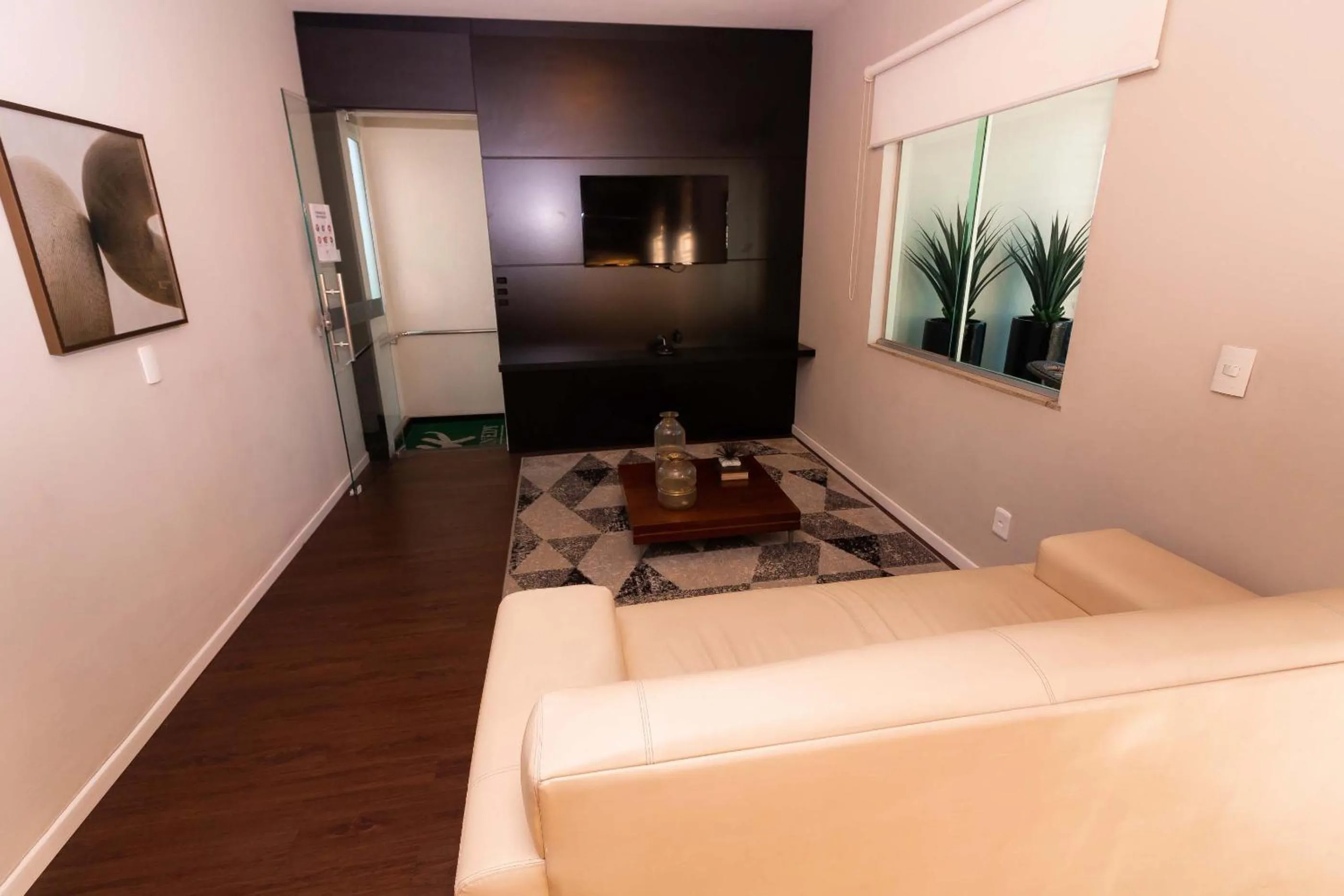 Communal lounge/ TV room in Kennedy Slim Hotel