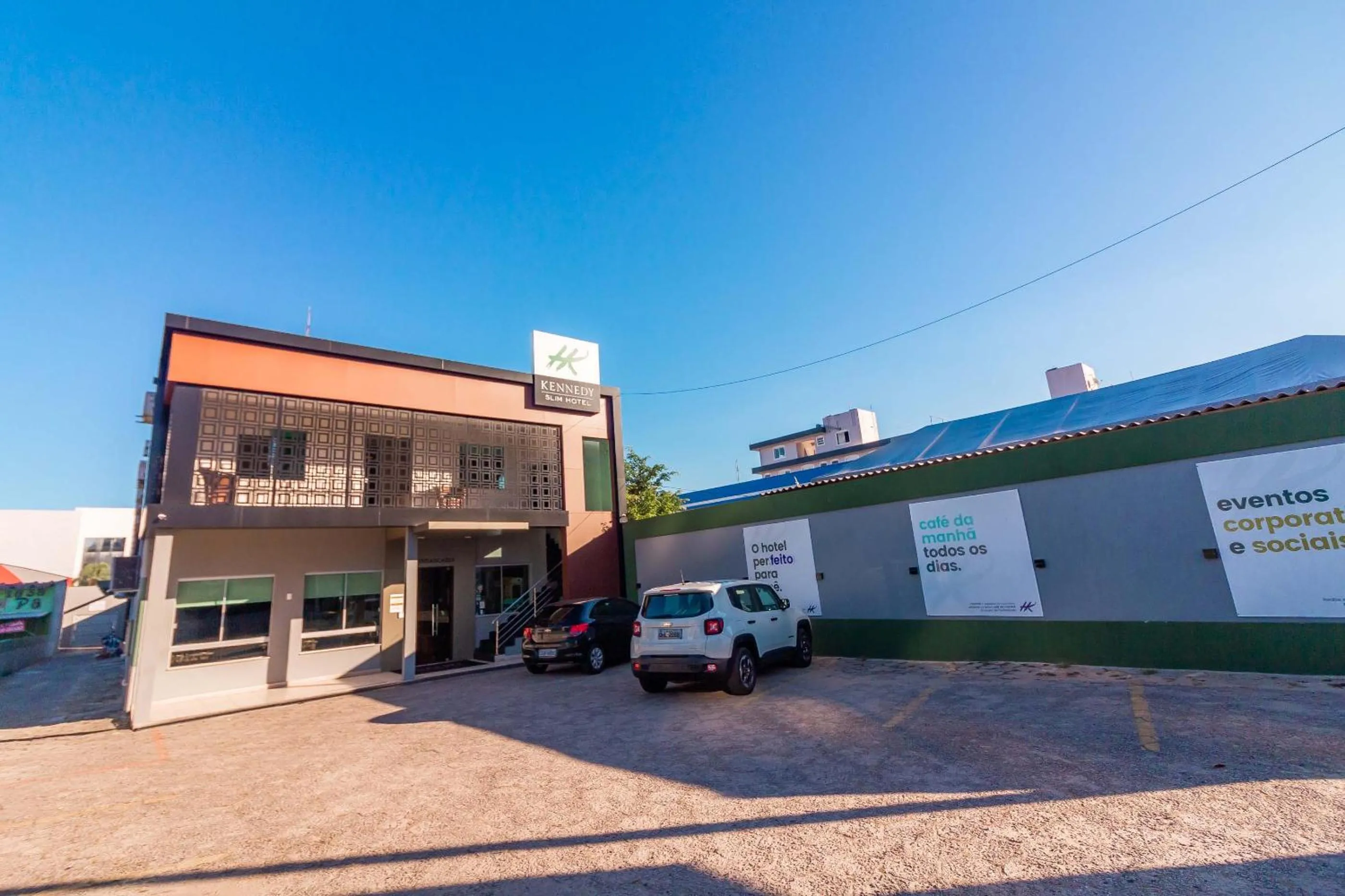 Facade/entrance in Kennedy Slim Hotel