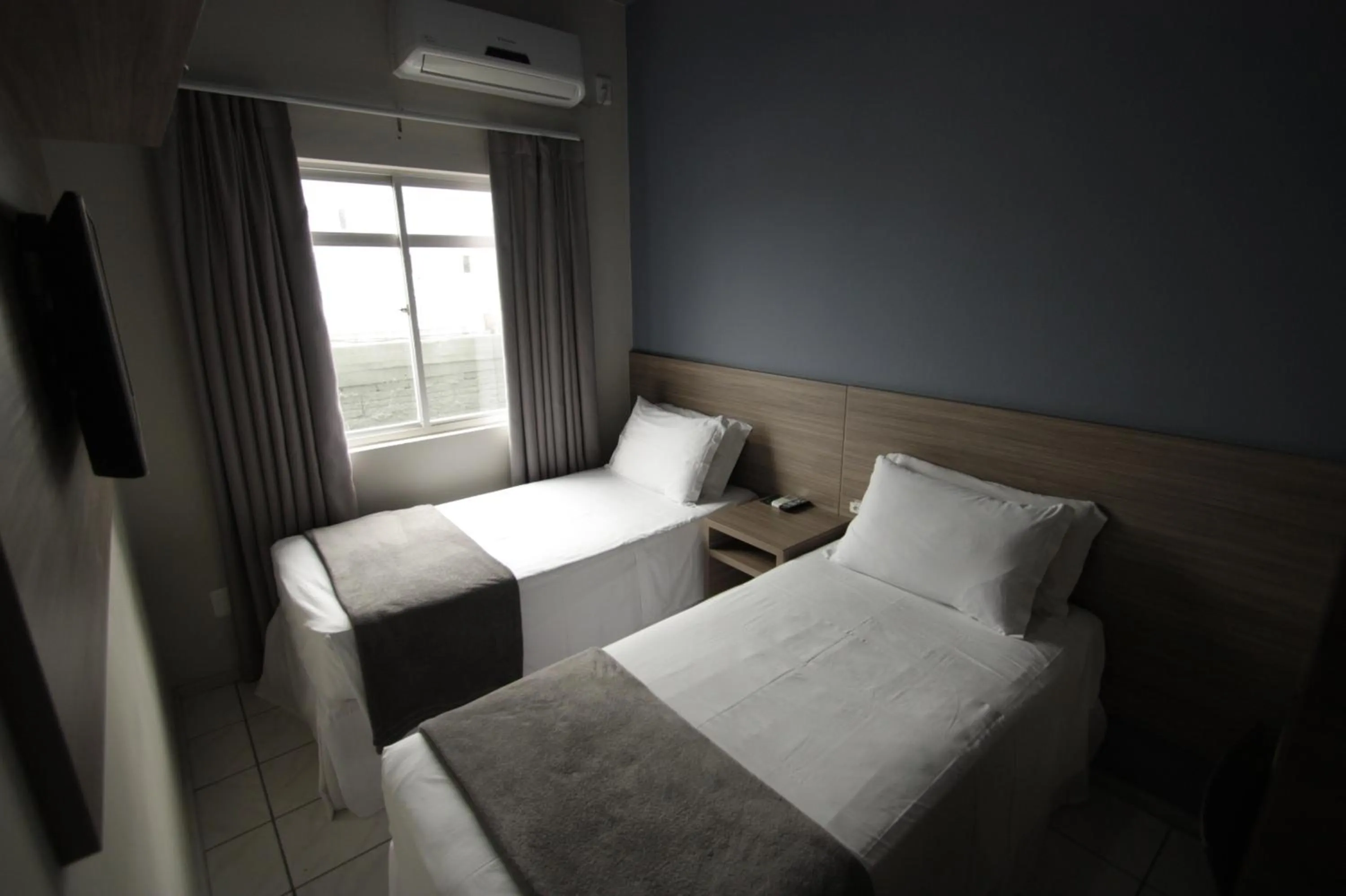 Photo of the whole room, Bed in Kennedy Slim Hotel