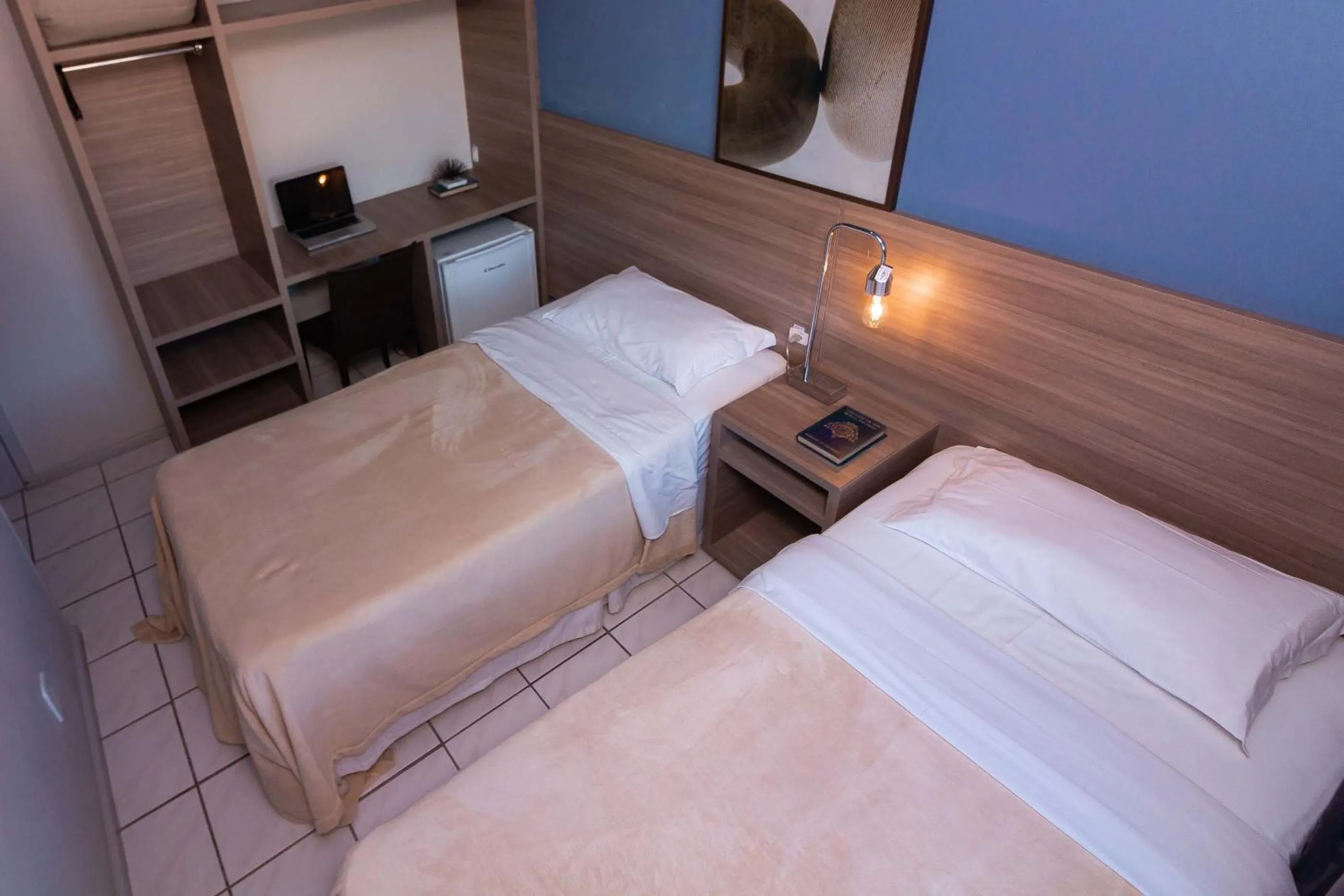 Photo of the whole room, Bed in Kennedy Slim Hotel