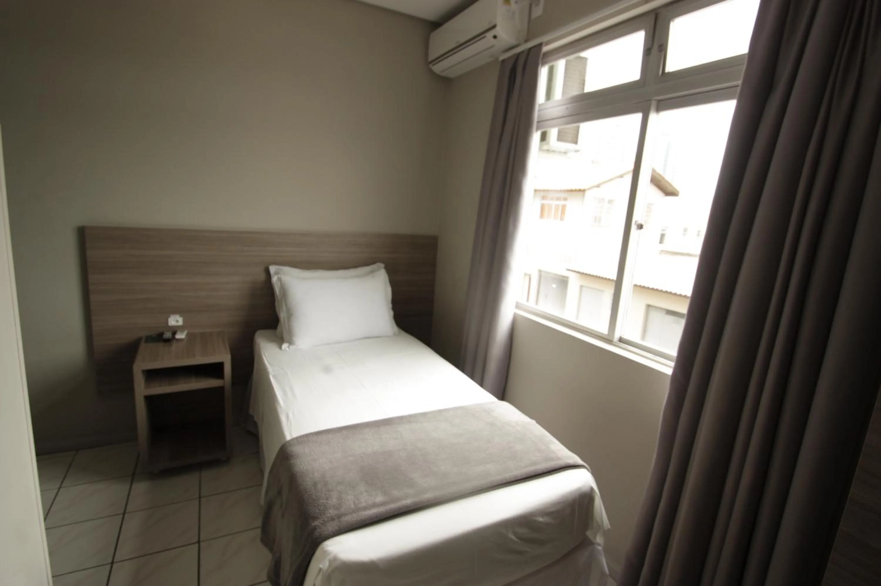 Bedroom, Bed in Kennedy Slim Hotel