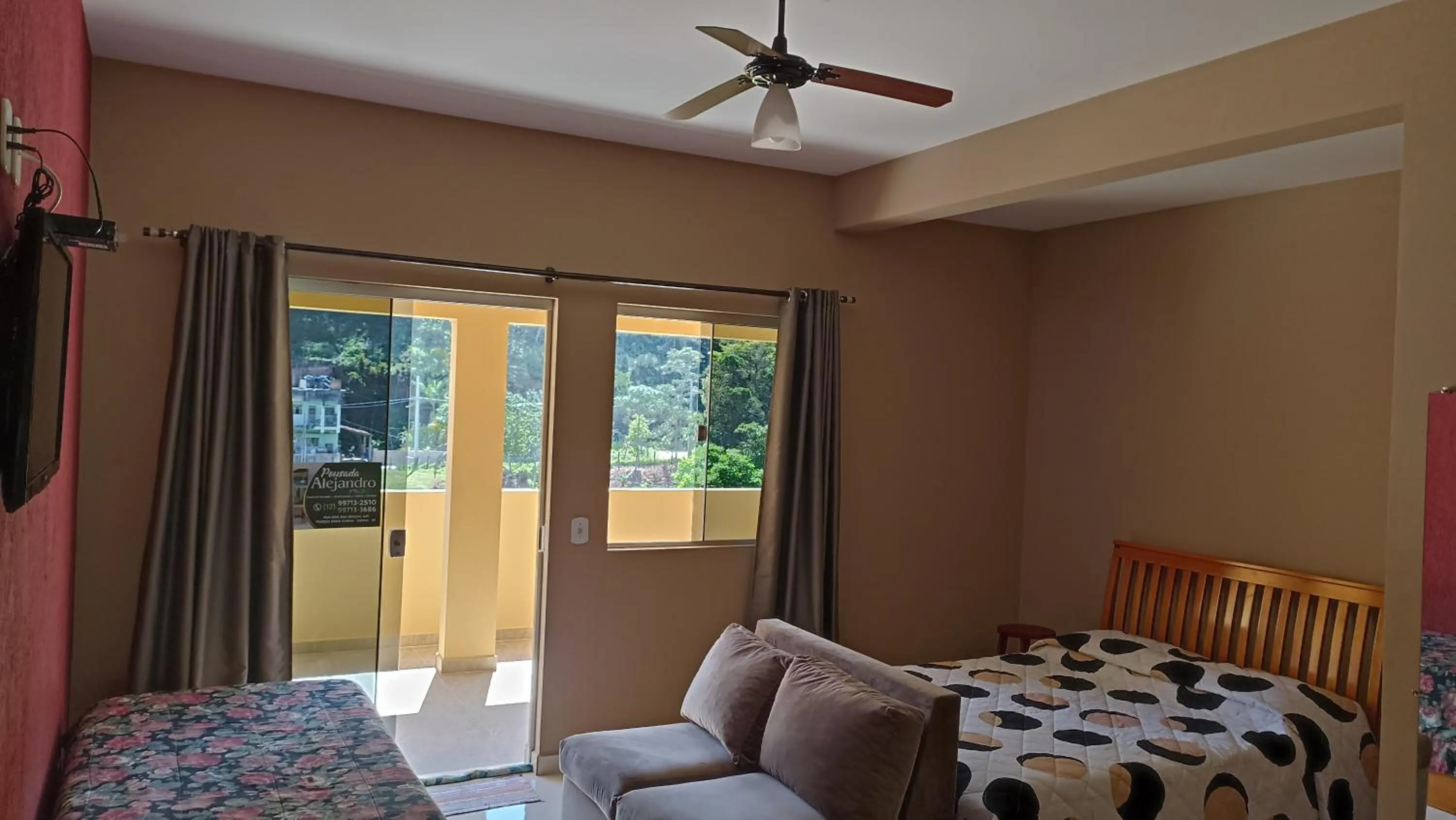 Photo of the whole room in Pousada Alejandro