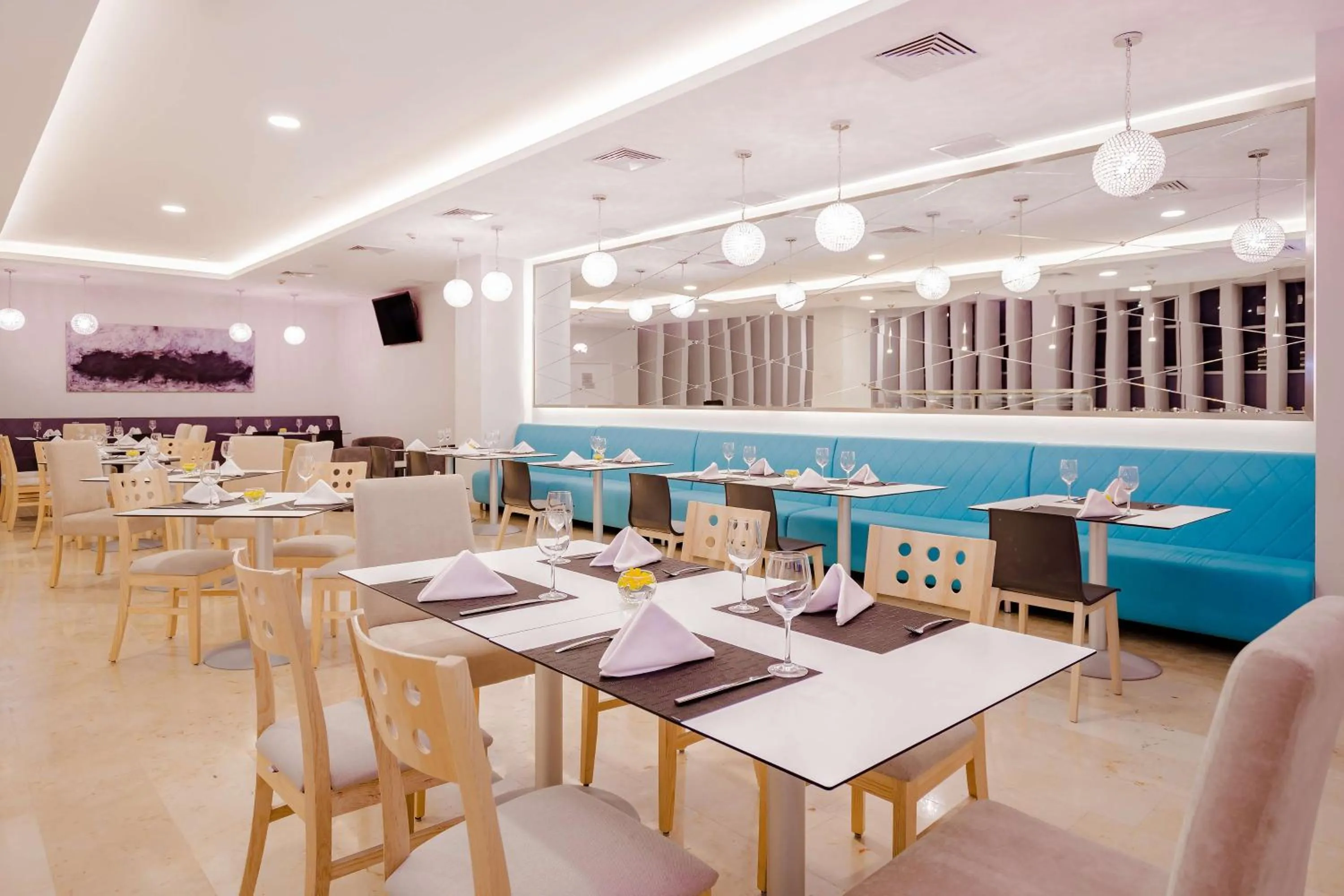 Restaurant/places to eat in NH Puebla FINSA