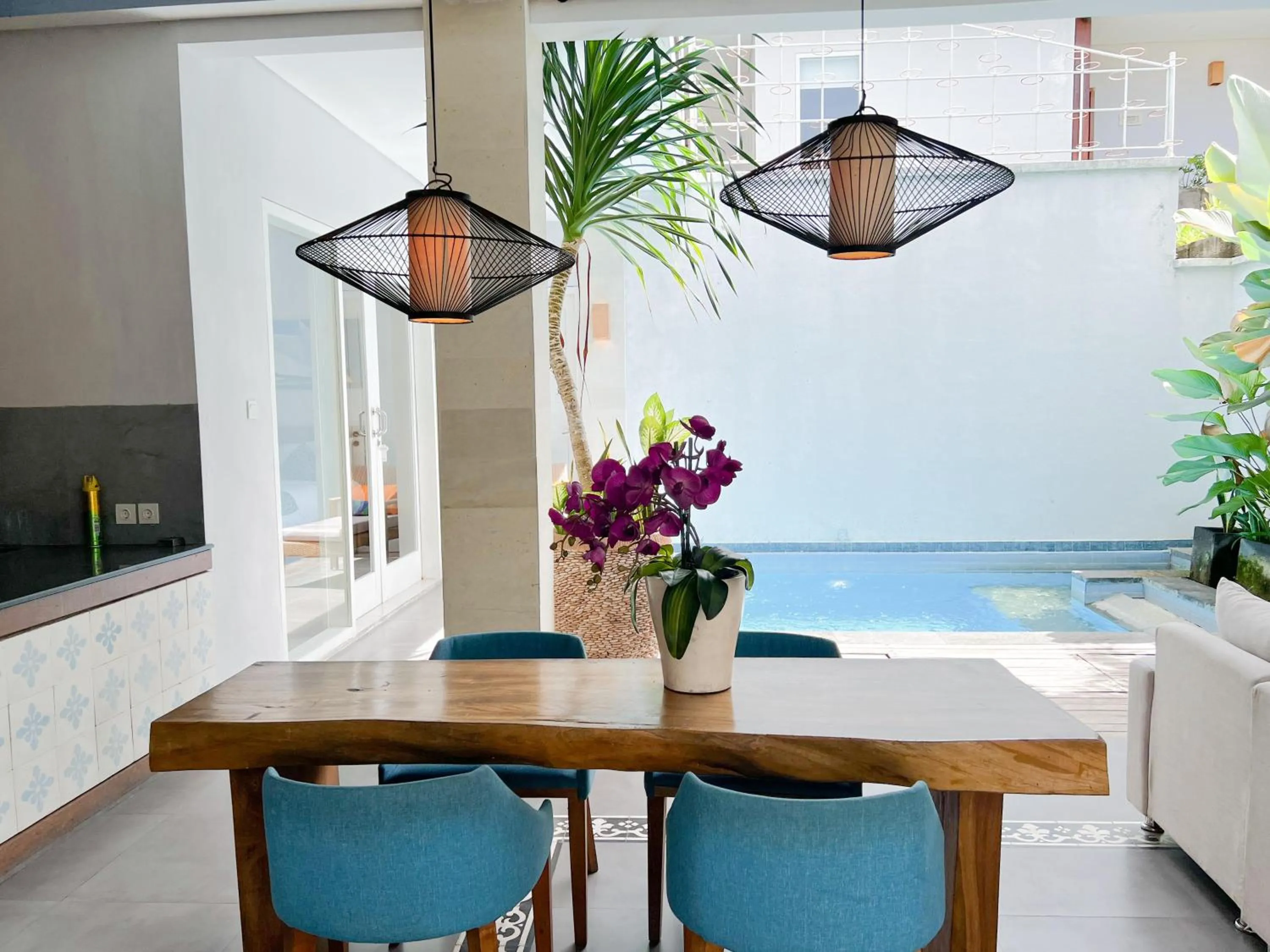 Dining area in Apple Villa & Suite Seminyak