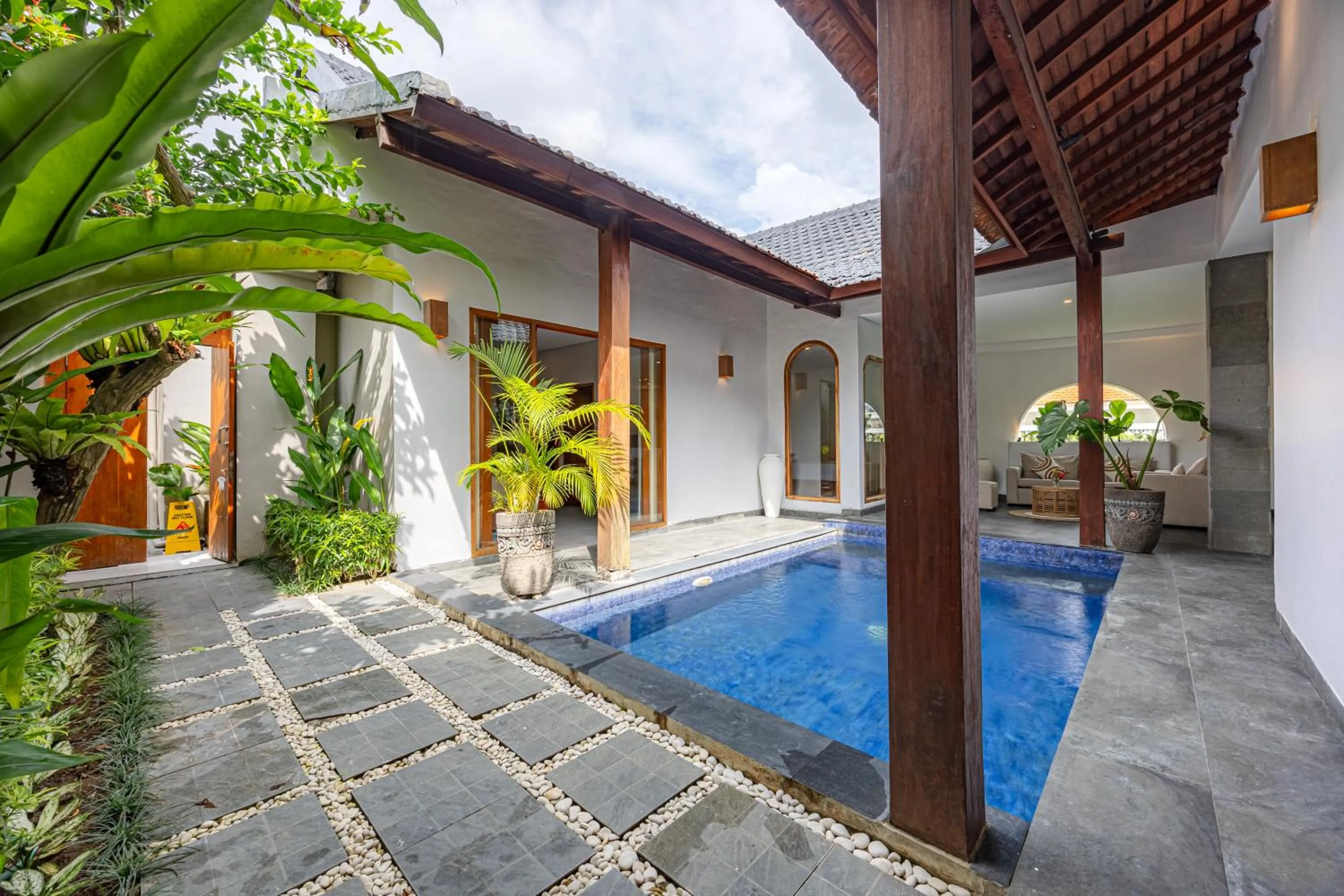 Apple Villa & Suite Seminyak