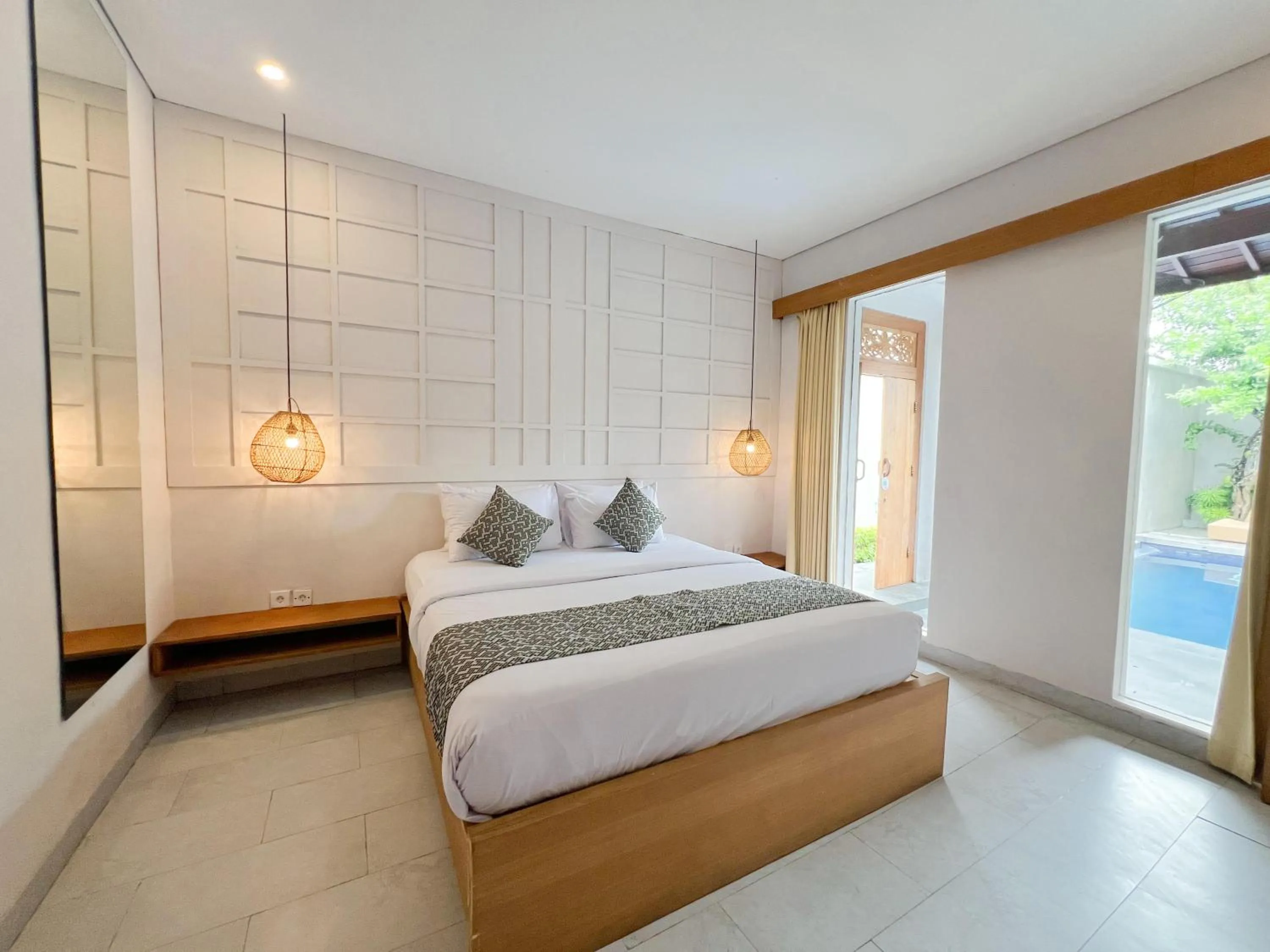 Bed in Apple Villa & Suite Seminyak