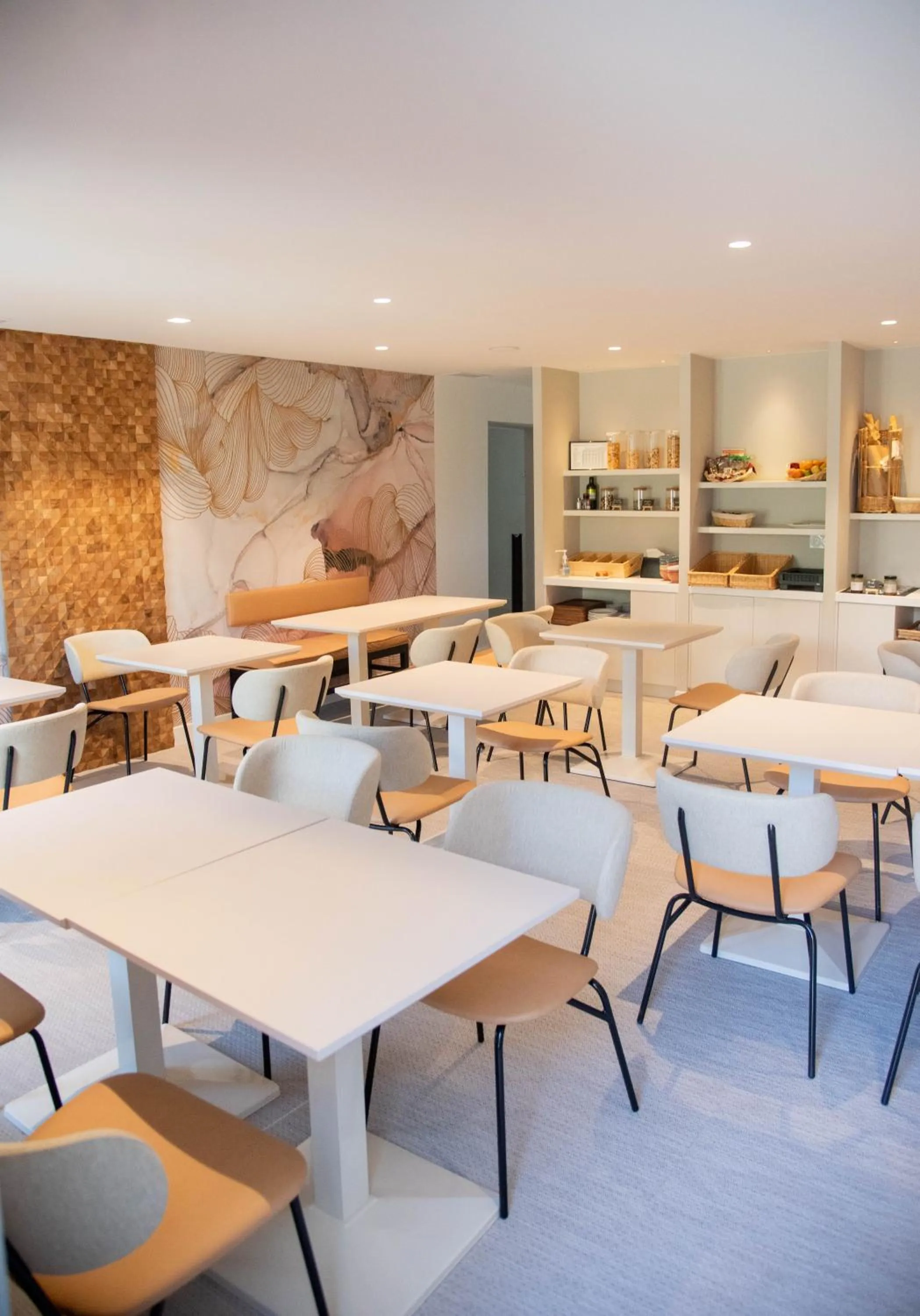 Breakfast in Hotel du Parc Euromédecine by AKENA