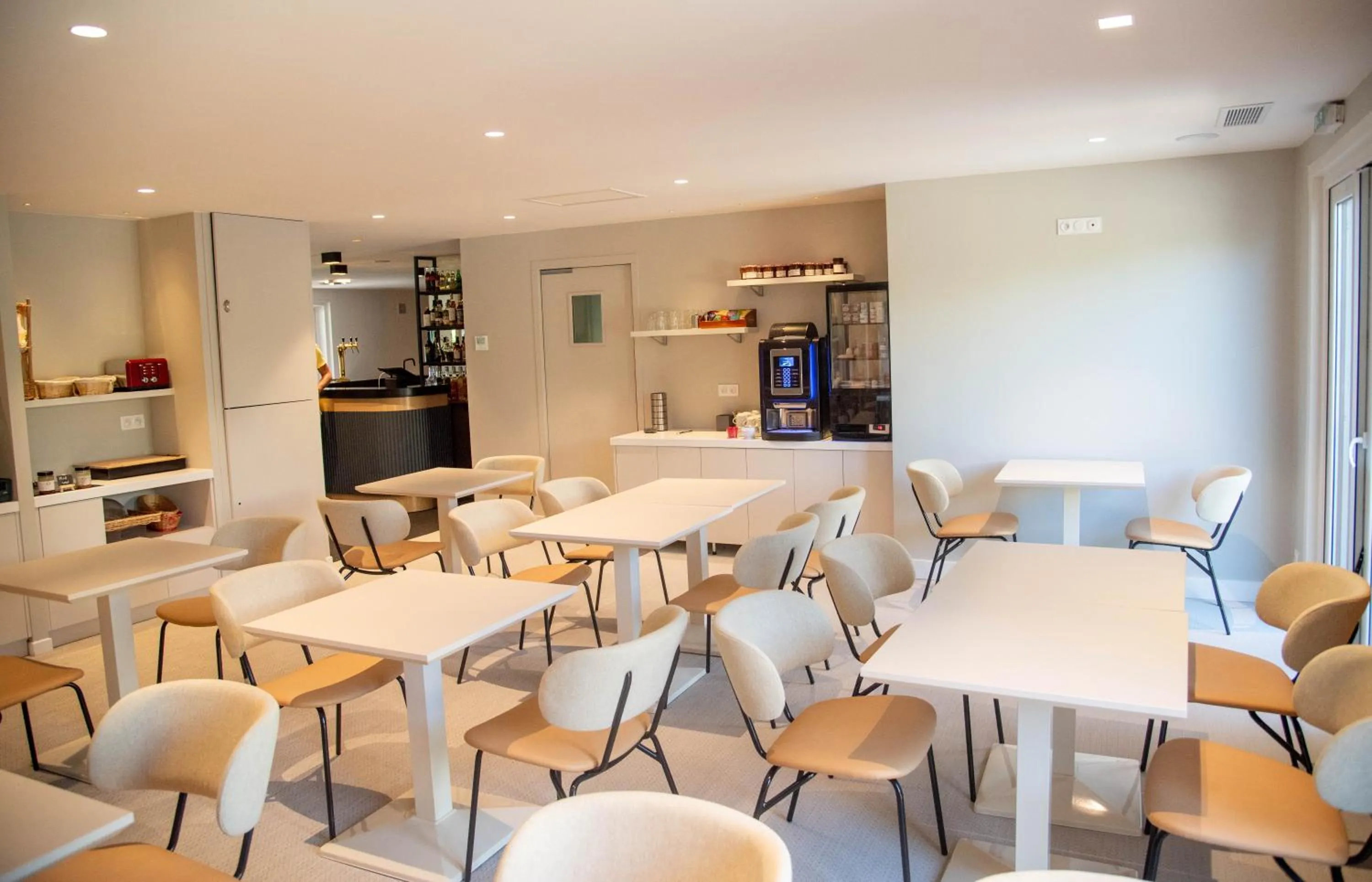 Breakfast in Hotel du Parc Euromédecine by AKENA