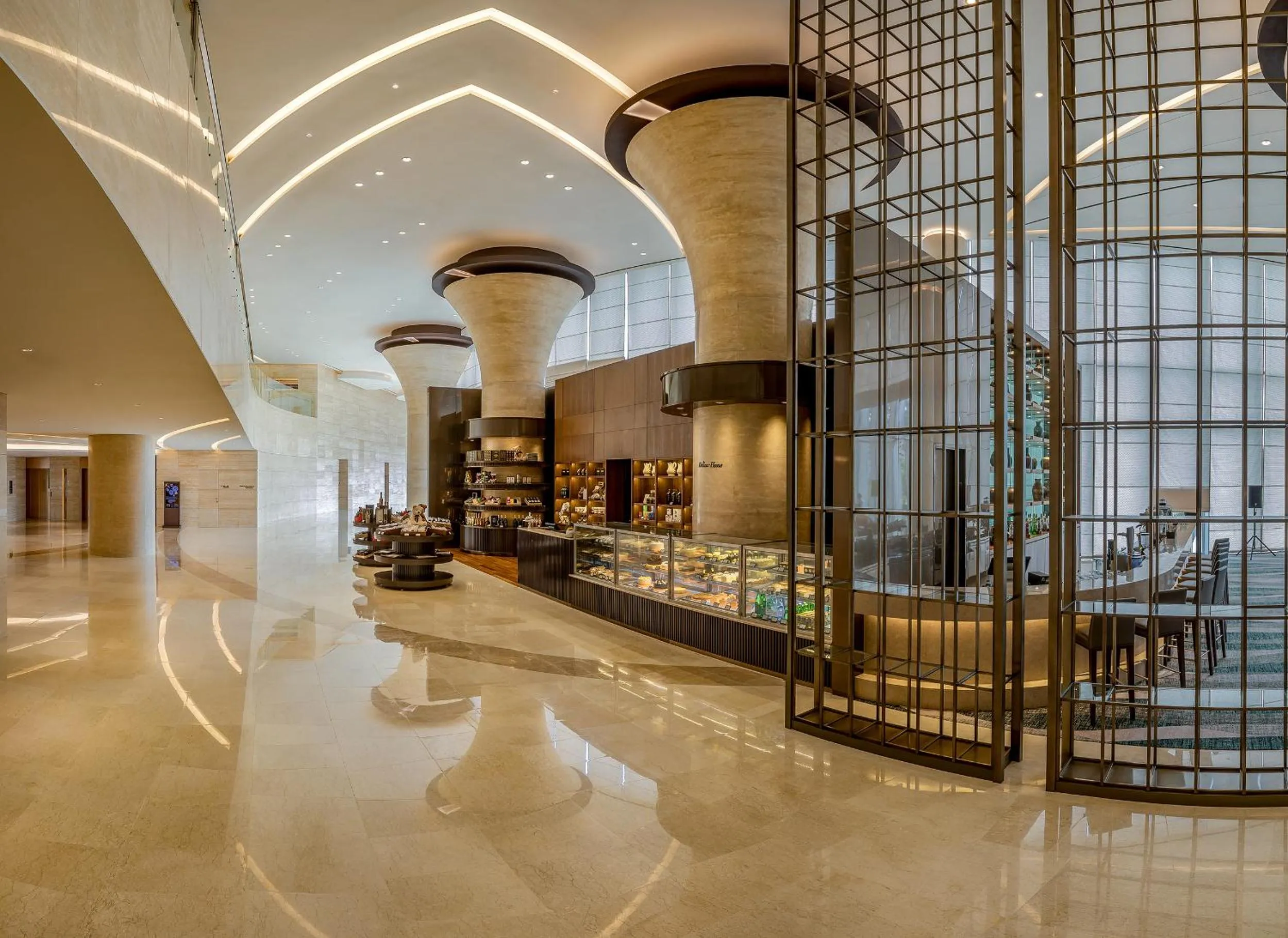 Restaurant/places to eat in LOTTE Hotel Yangon