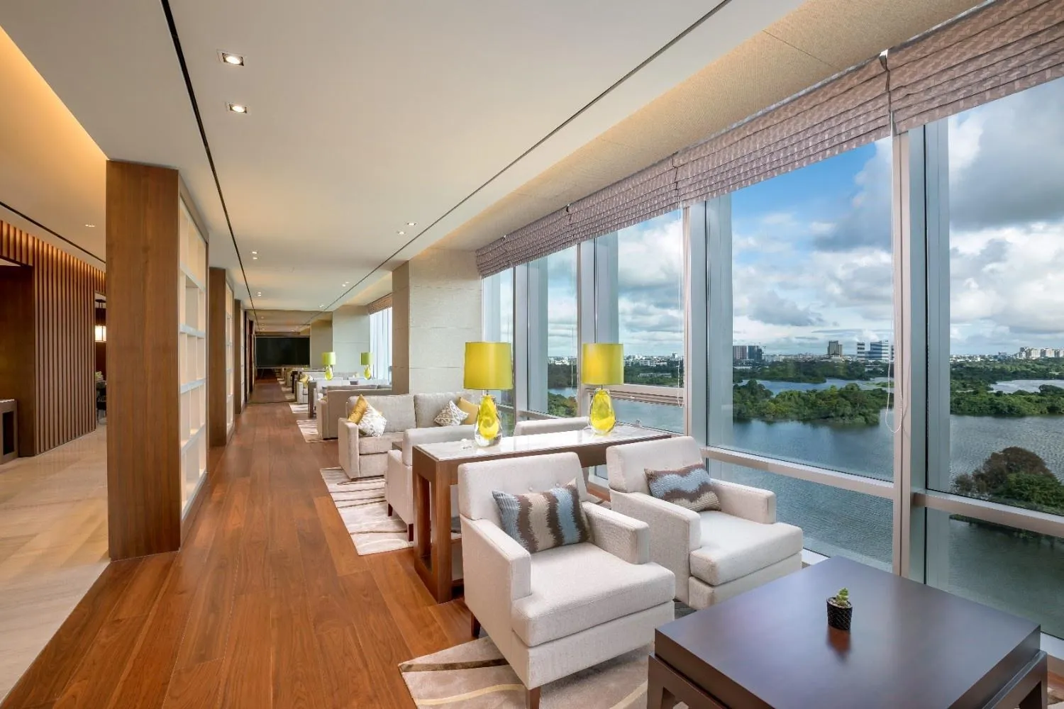 Lounge or bar in LOTTE Hotel Yangon