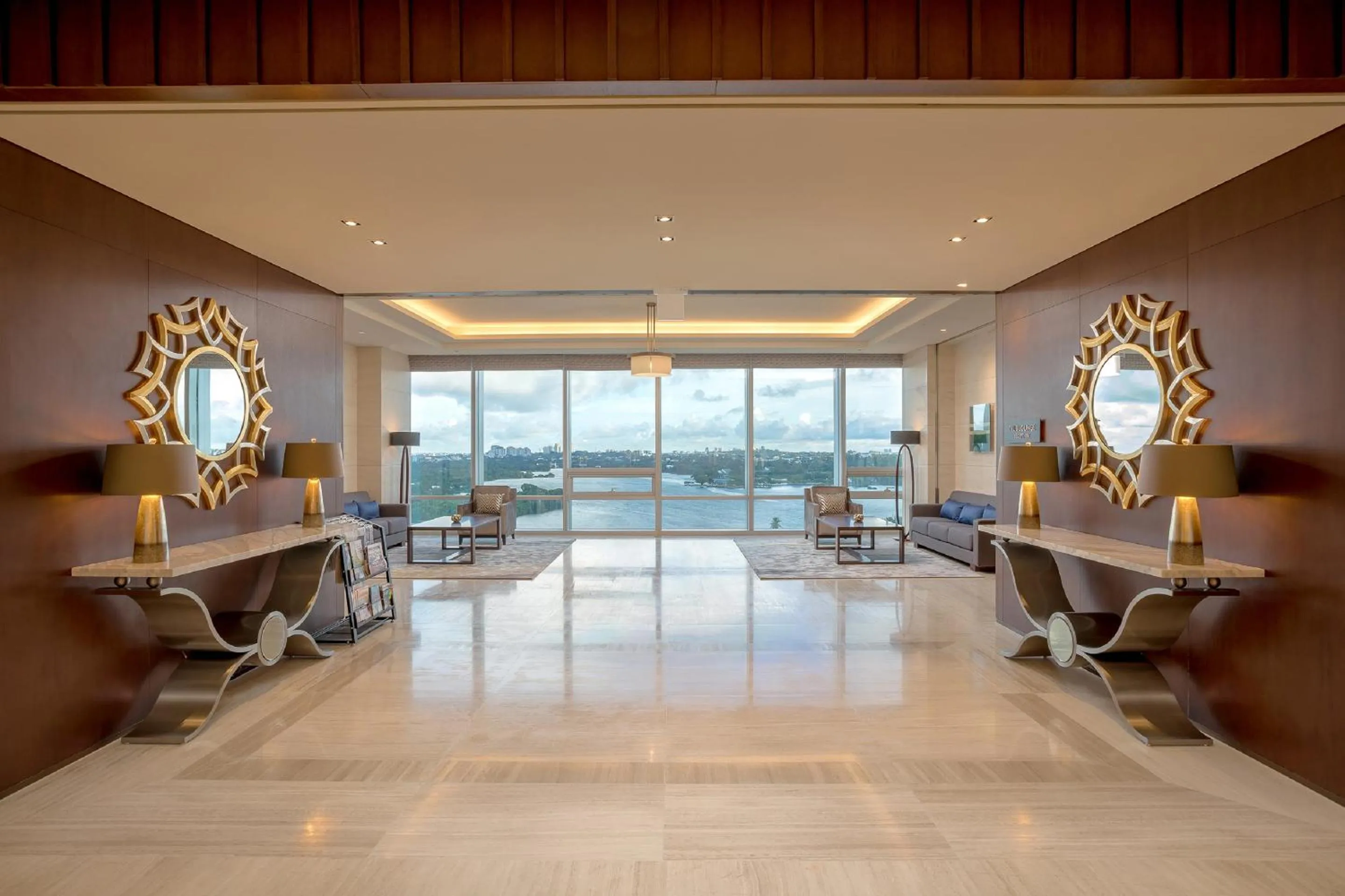 Lounge or bar in LOTTE Hotel Yangon