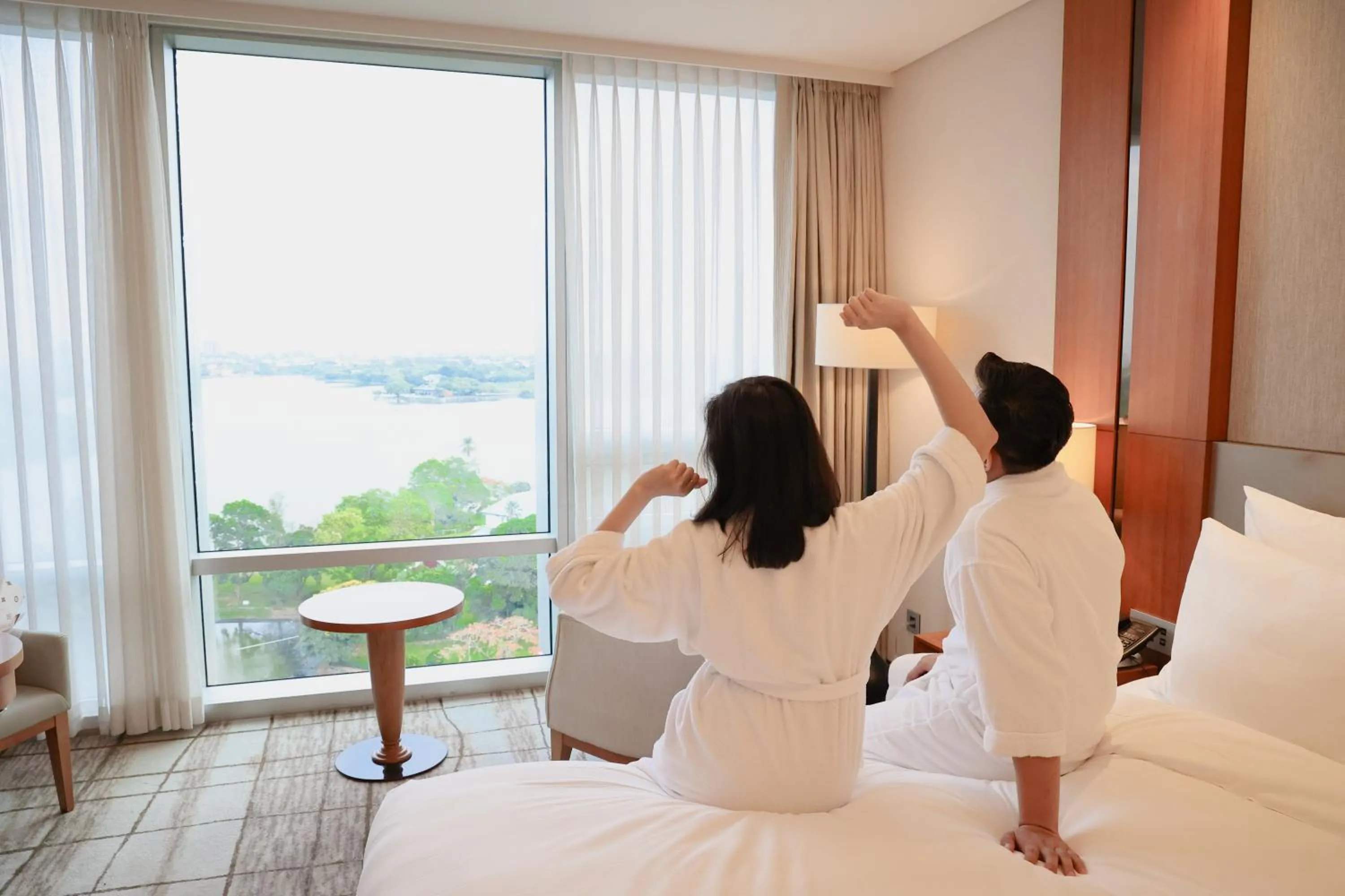 Property building, Bed in LOTTE Hotel Yangon