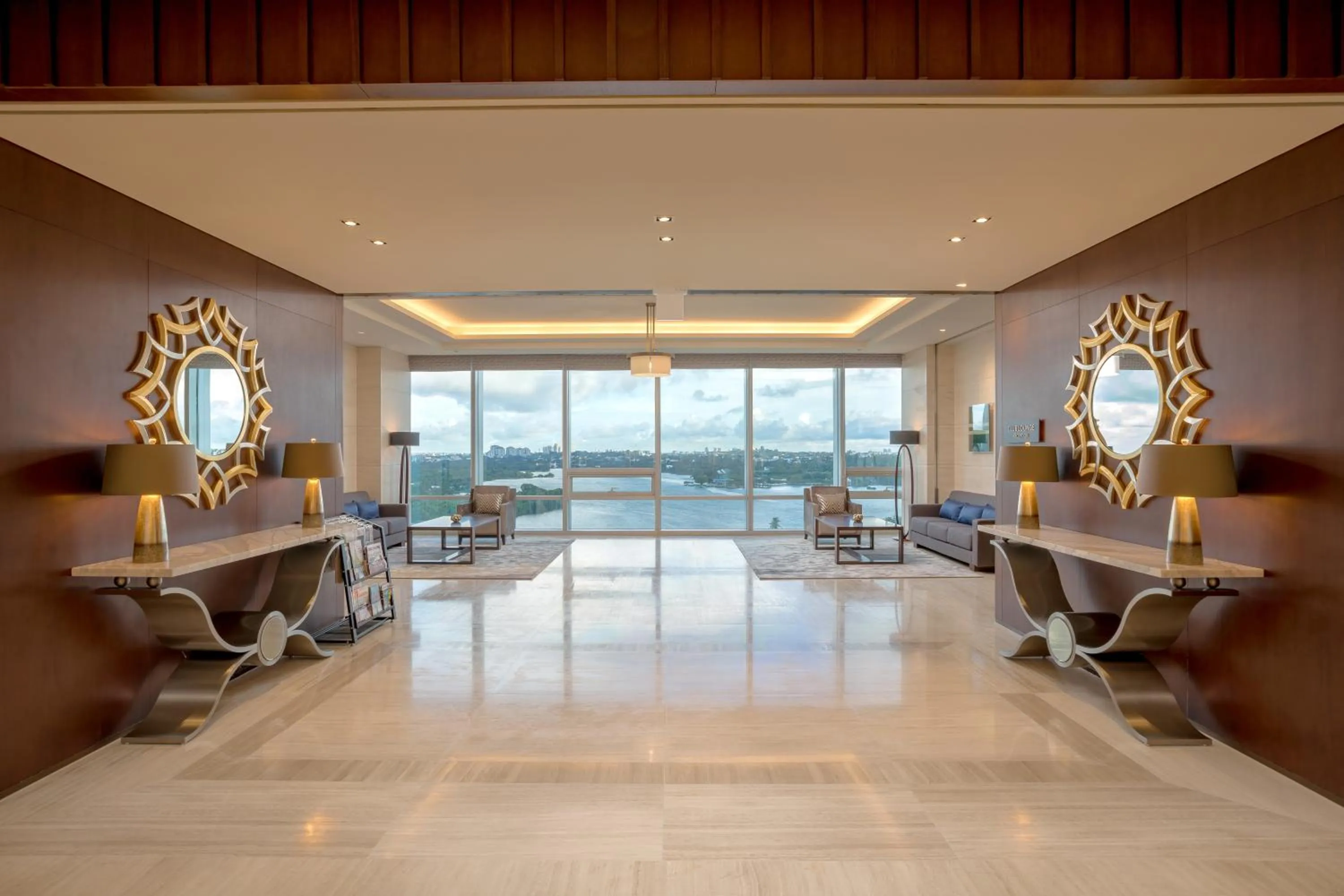 Lounge or bar in LOTTE Hotel Yangon