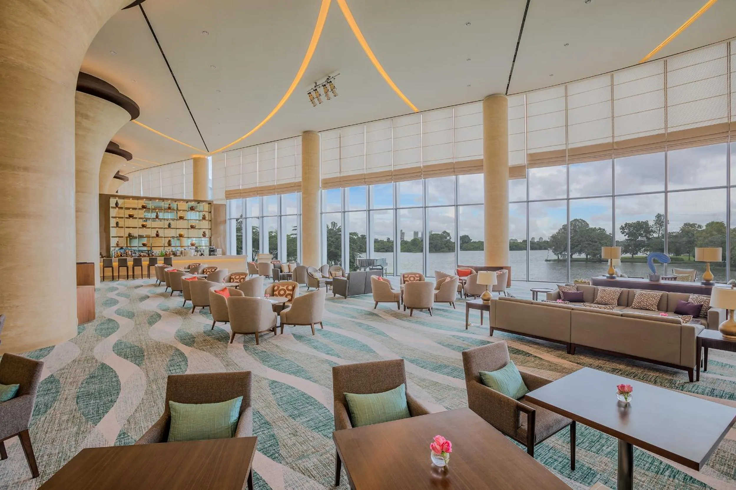 Lounge or bar in LOTTE Hotel Yangon