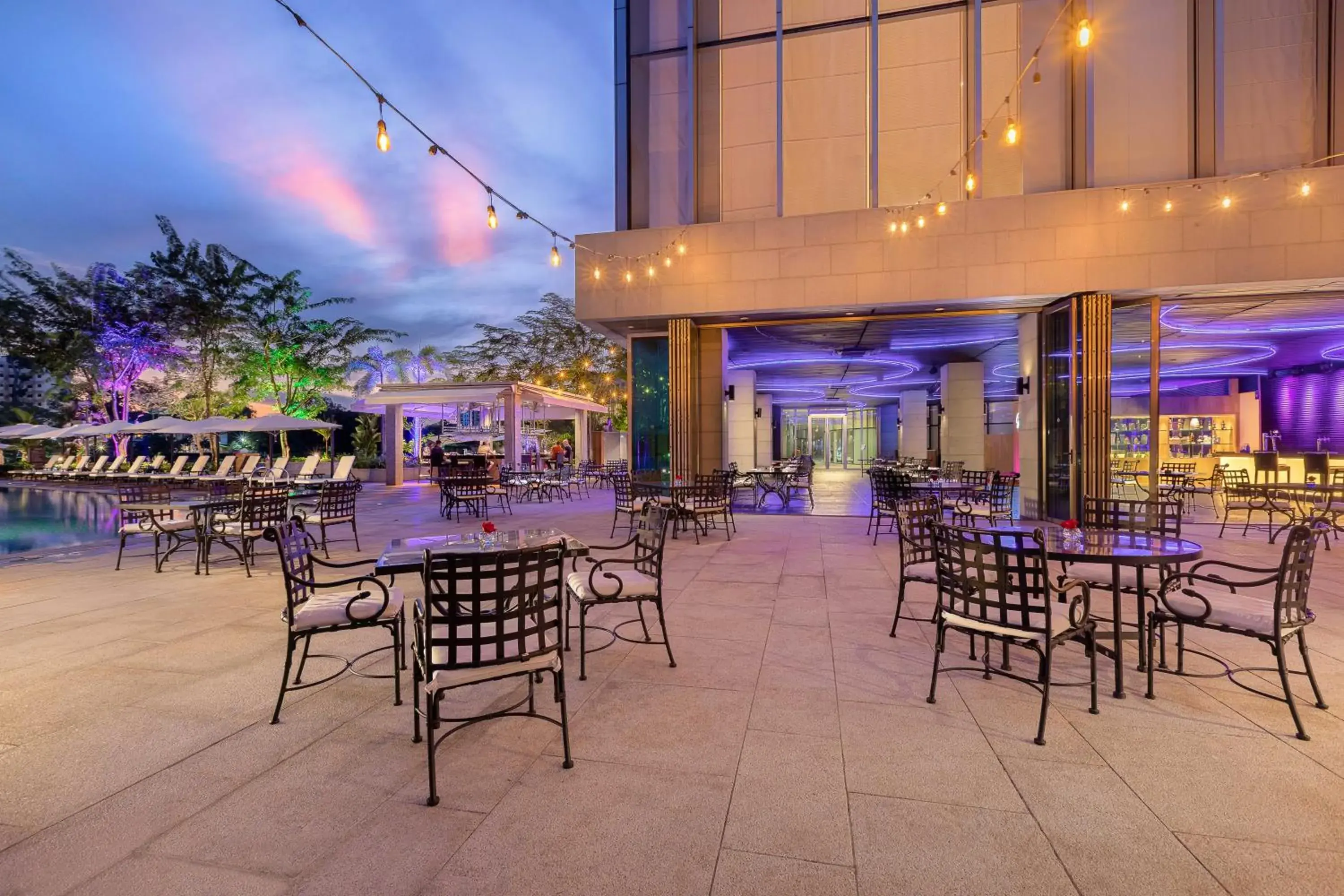 Deluxe Twin Room in LOTTE Hotel Yangon Deluxe Twin Room in LOTTE Hotel Yangon