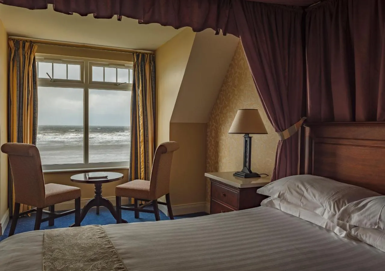 Sea view, Bed in Sandhouse Hotel