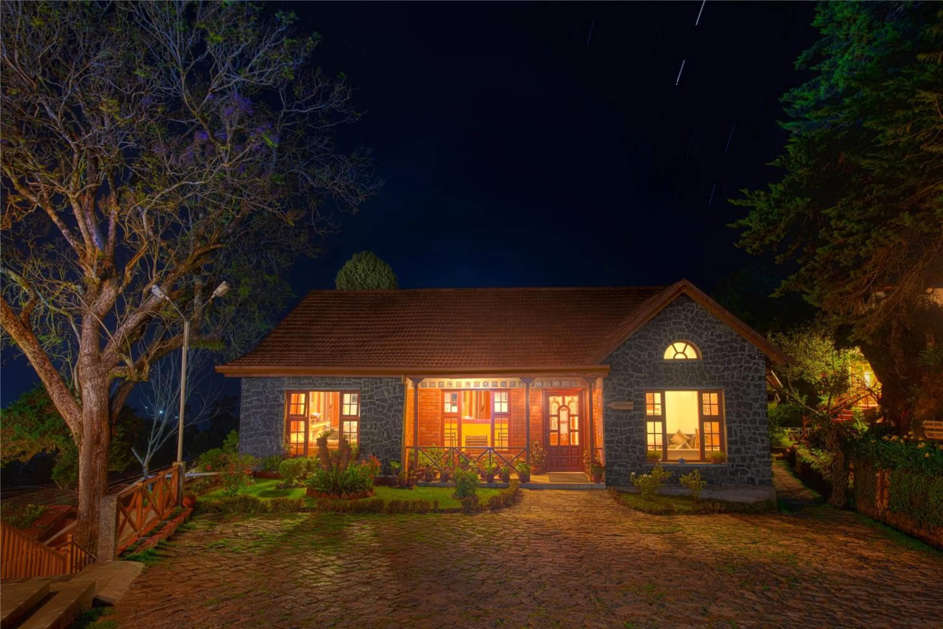 Library in Villa Retreat - Boutique Hotel