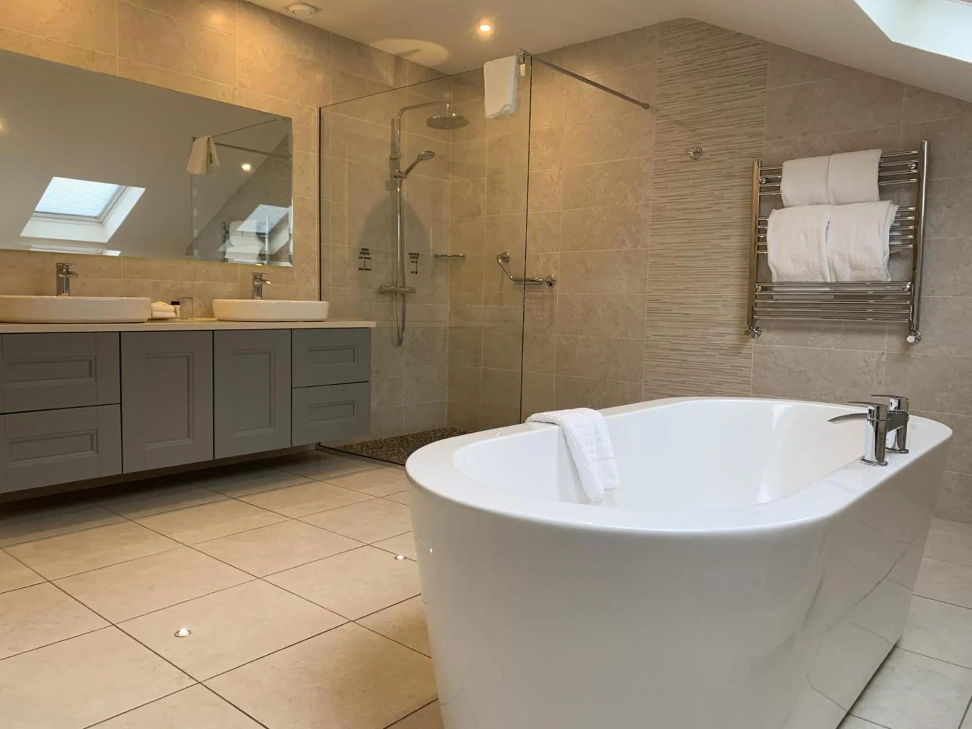 Shower in Mill Park Hotel