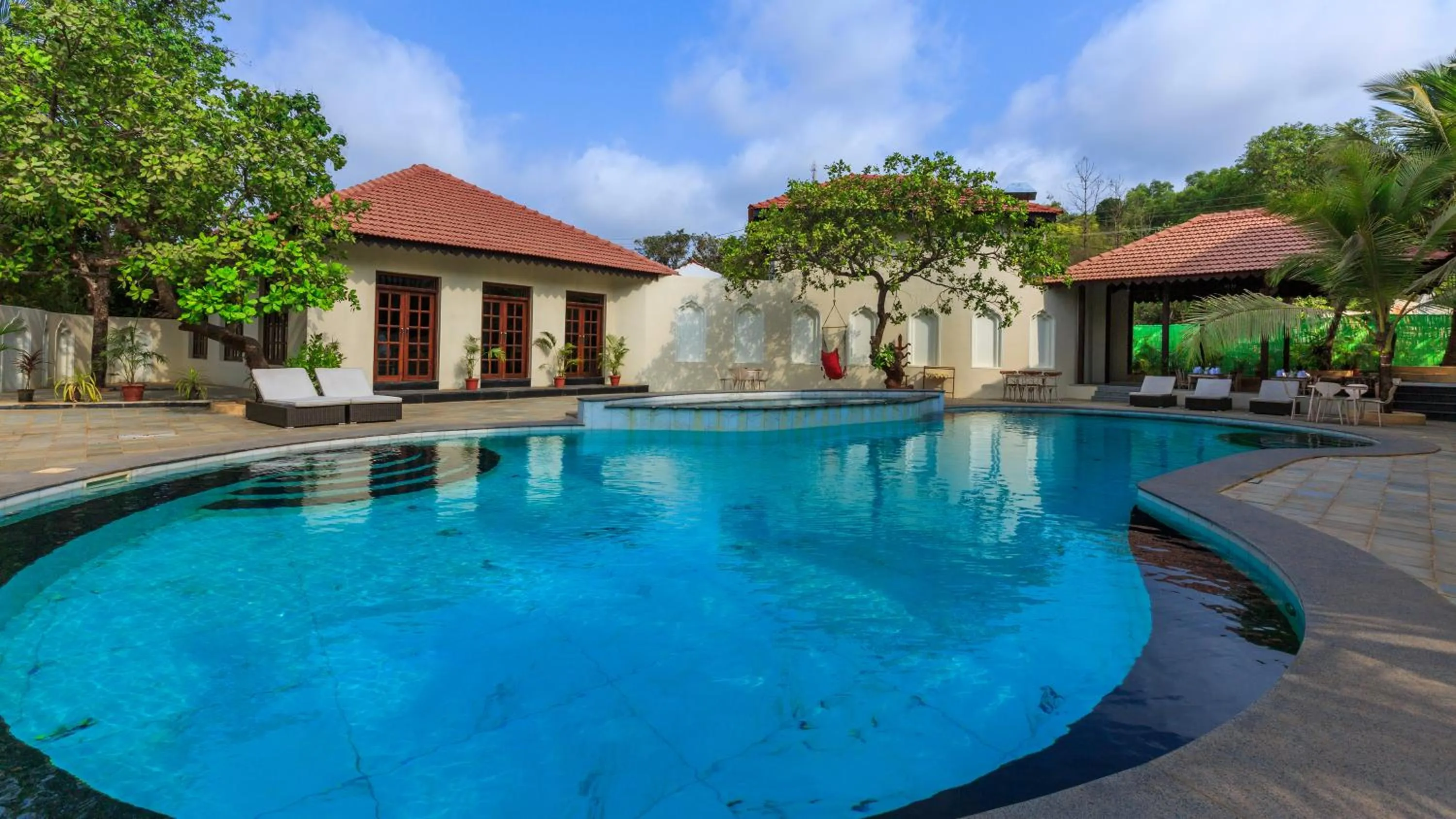 Area and facilities in Amritara Aura Resort & Spa