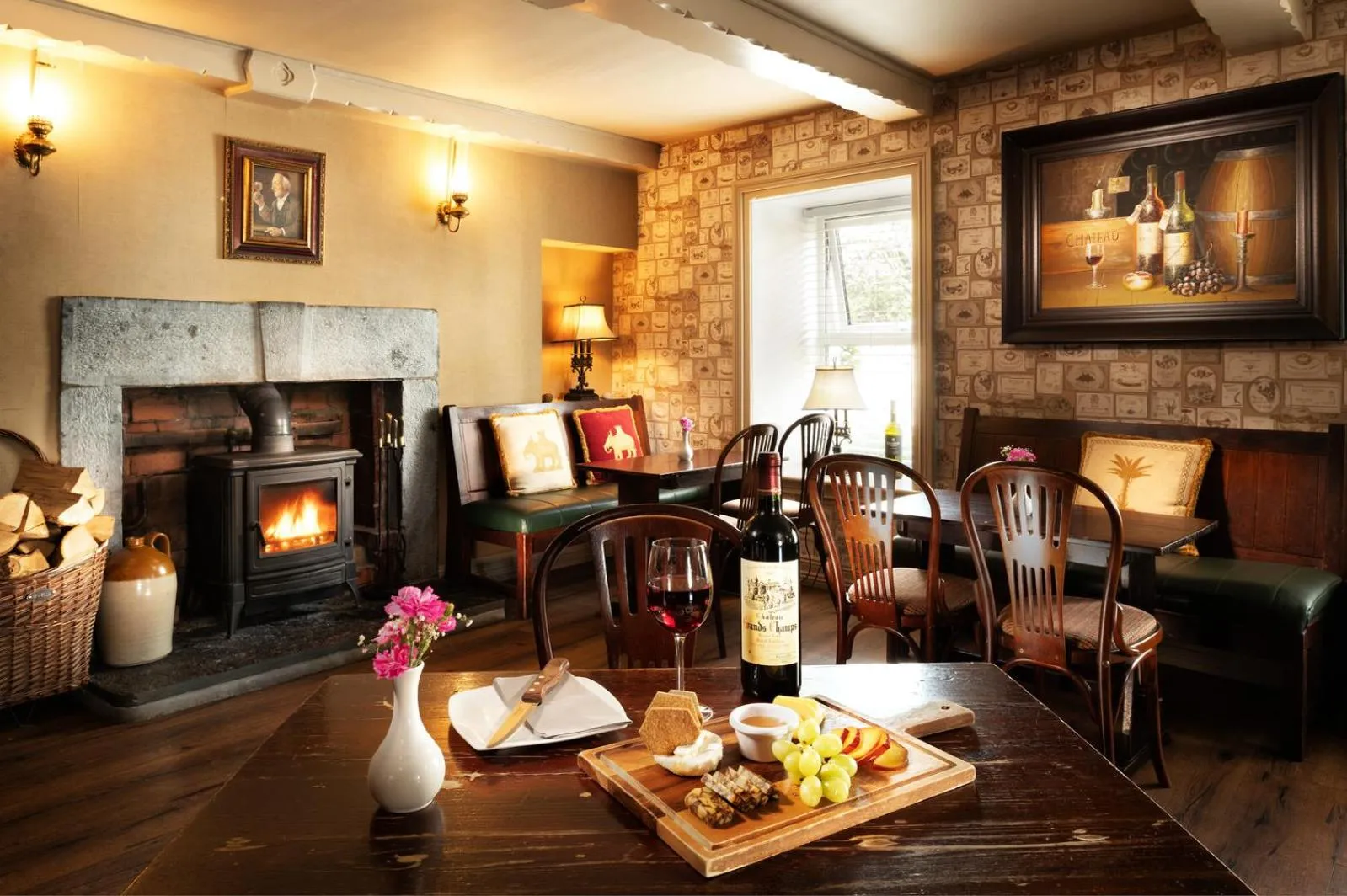 Lounge or bar in Hylands Burren Hotel