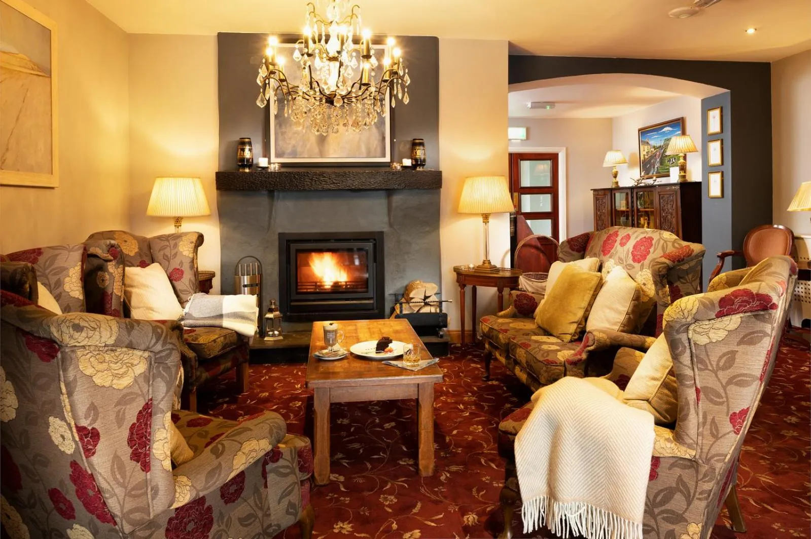 Communal lounge/ TV room in Hylands Burren Hotel