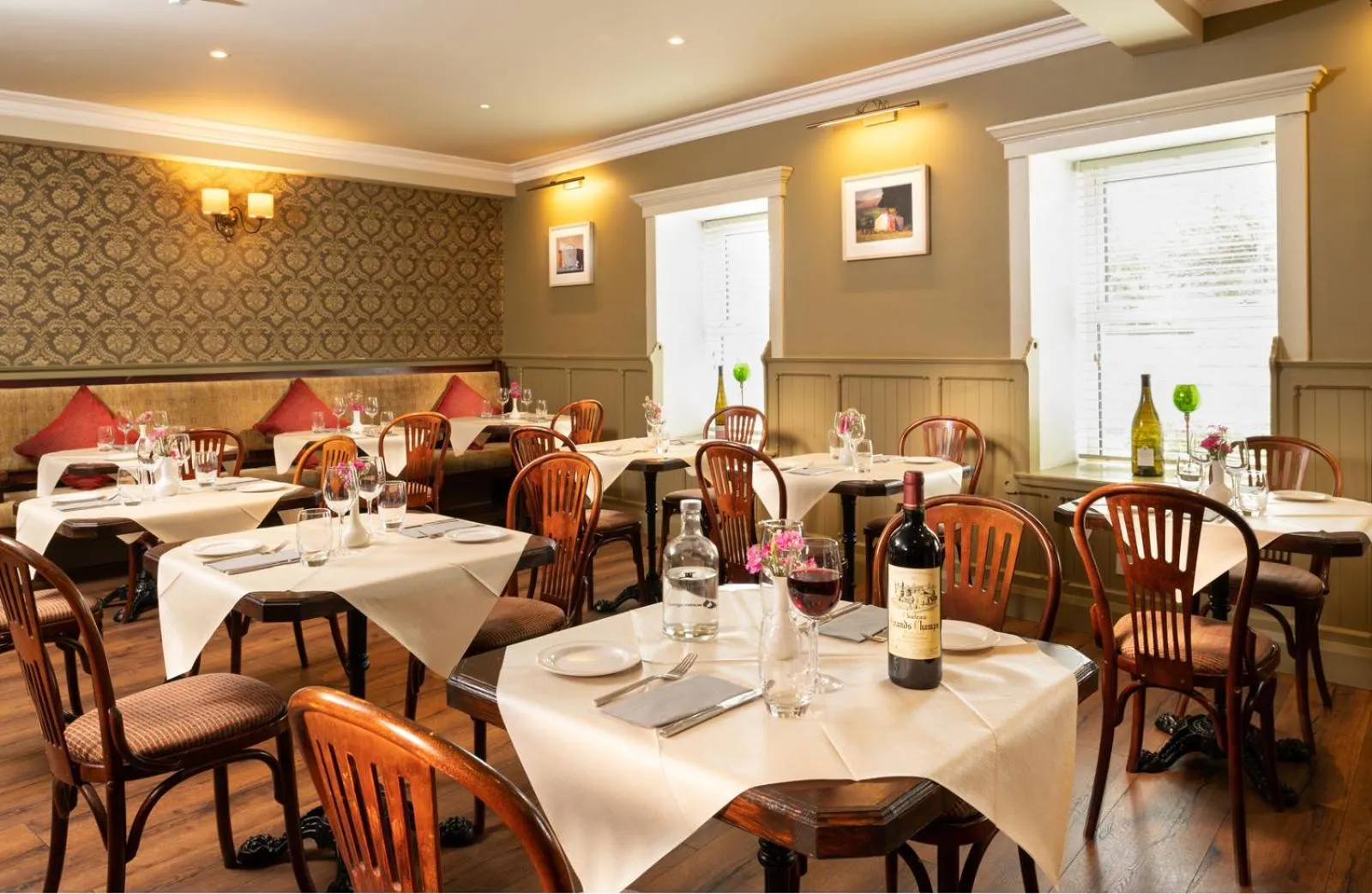 Restaurant/places to eat in Hylands Burren Hotel