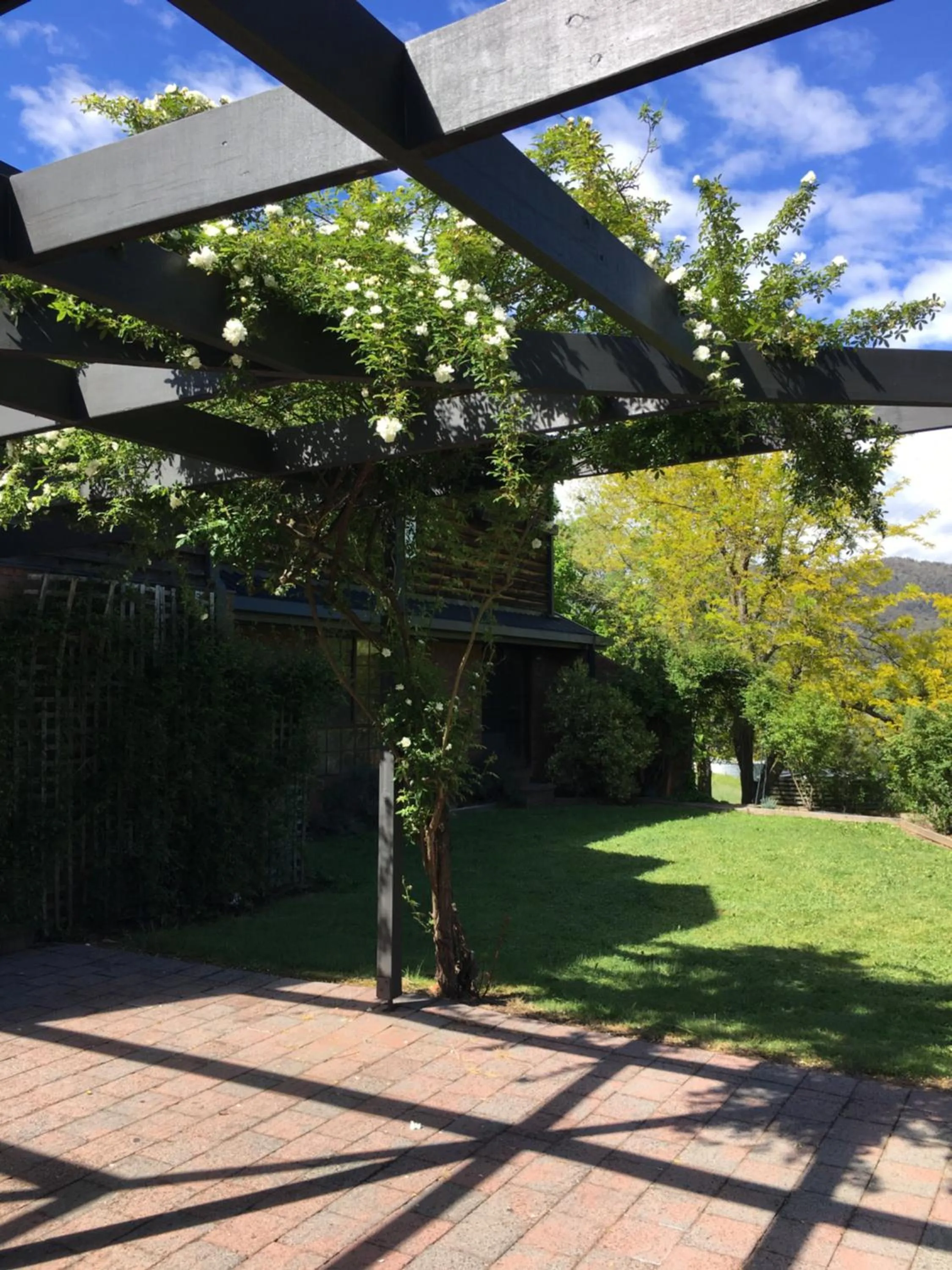 Facade/entrance in Rosewhite House