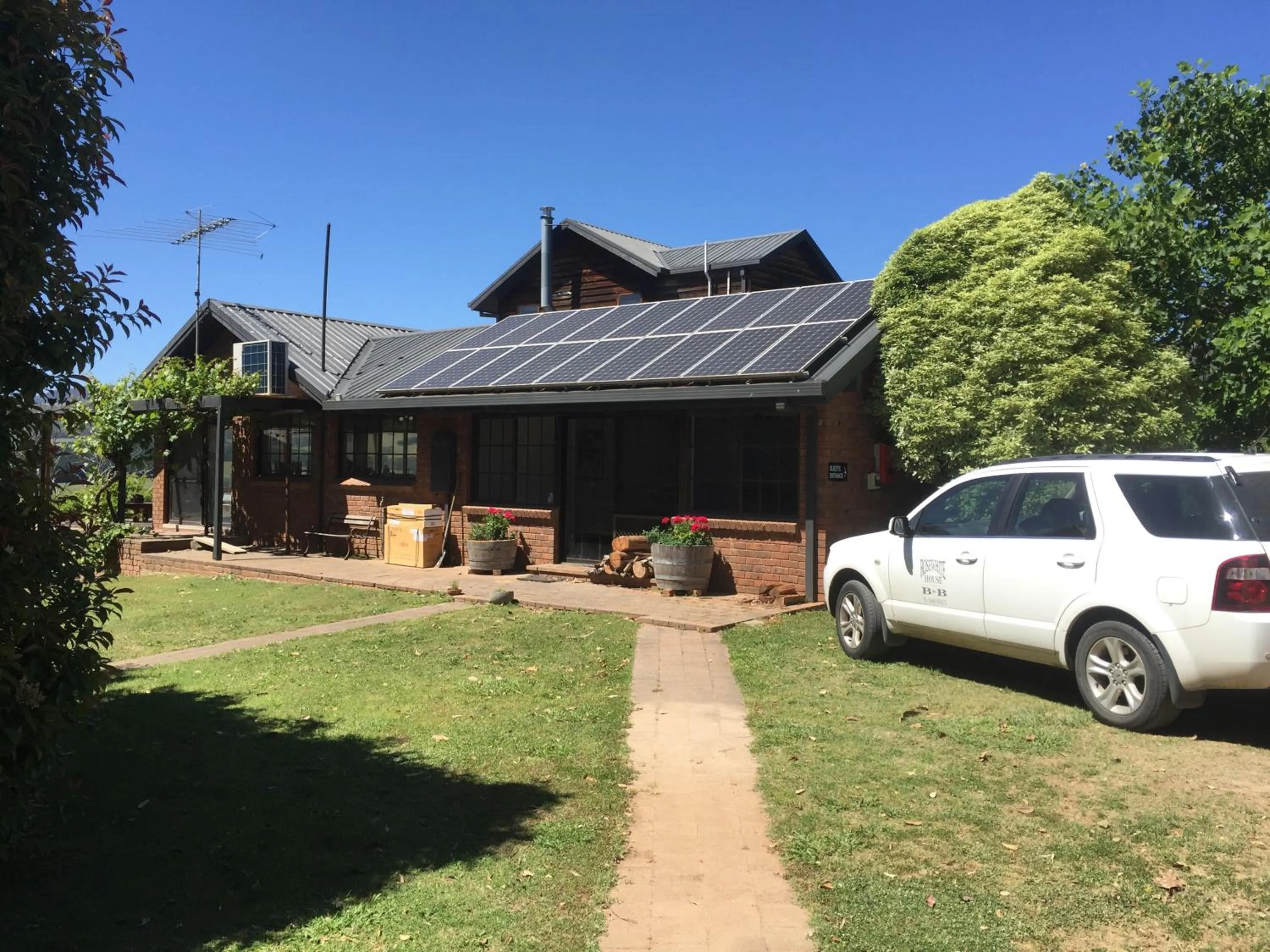 Facade/entrance in Rosewhite House