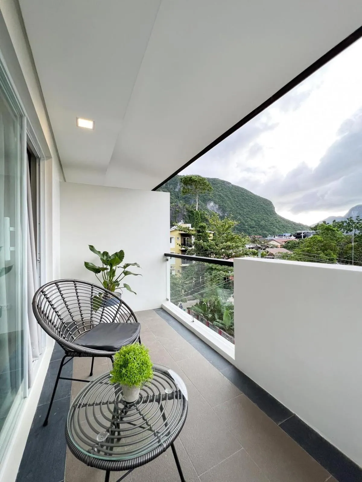 Balcony/Terrace in Bill Tourist Inn