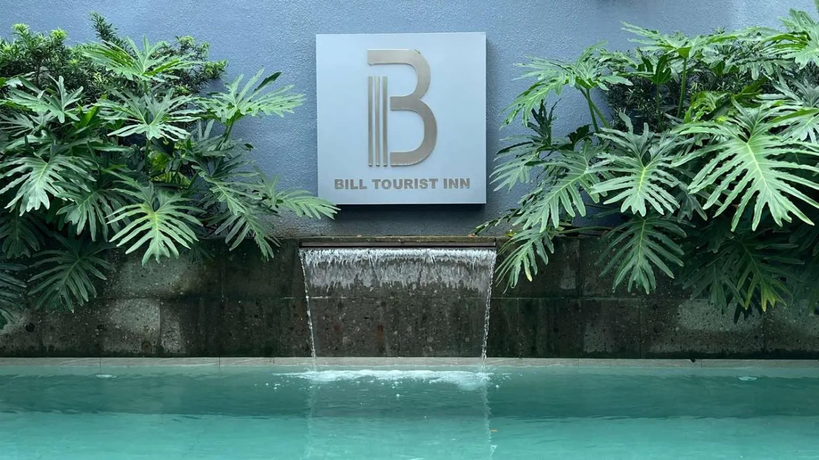 Swimming pool in Bill Tourist Inn